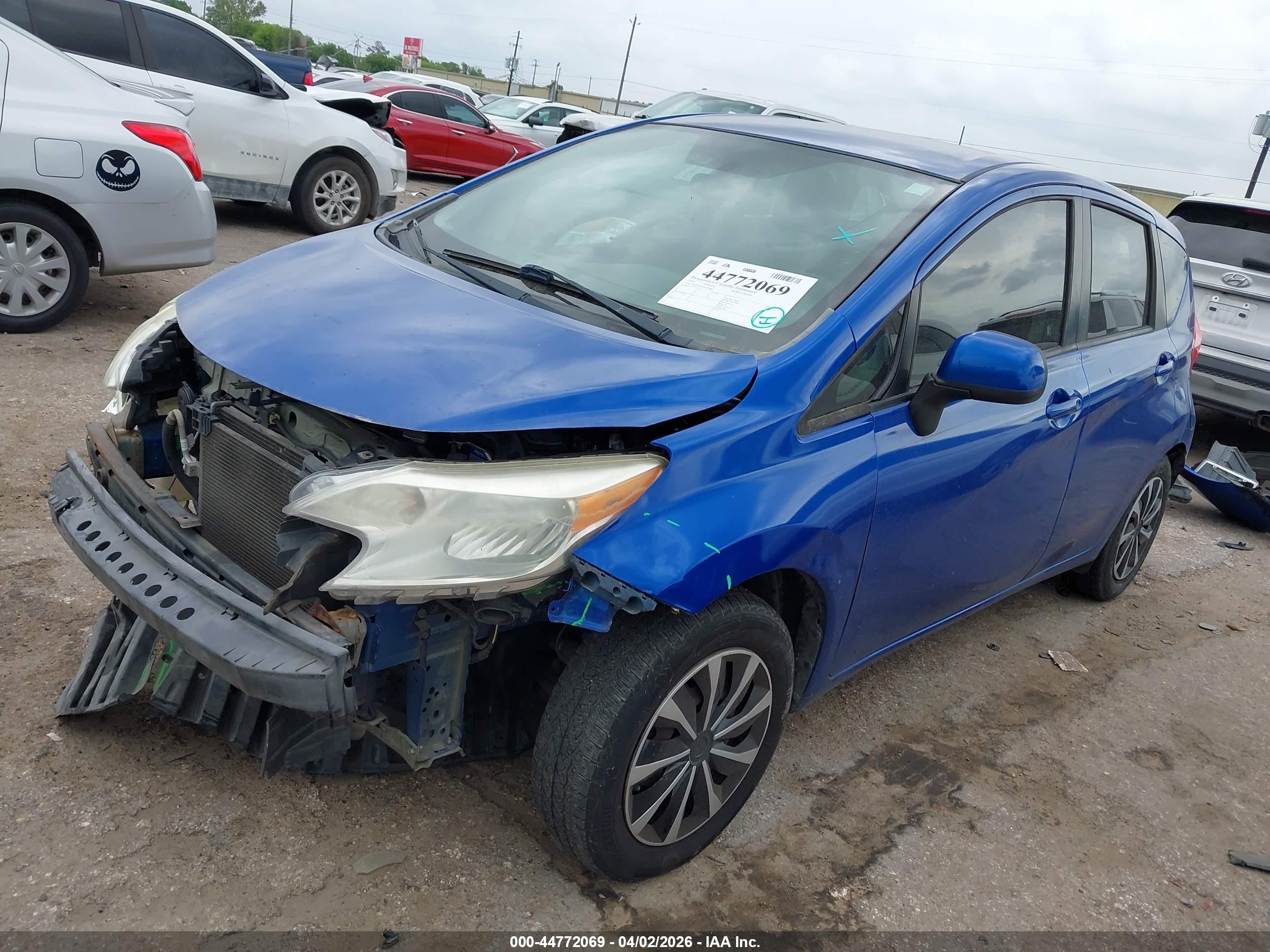 NISSAN VERSA image 2