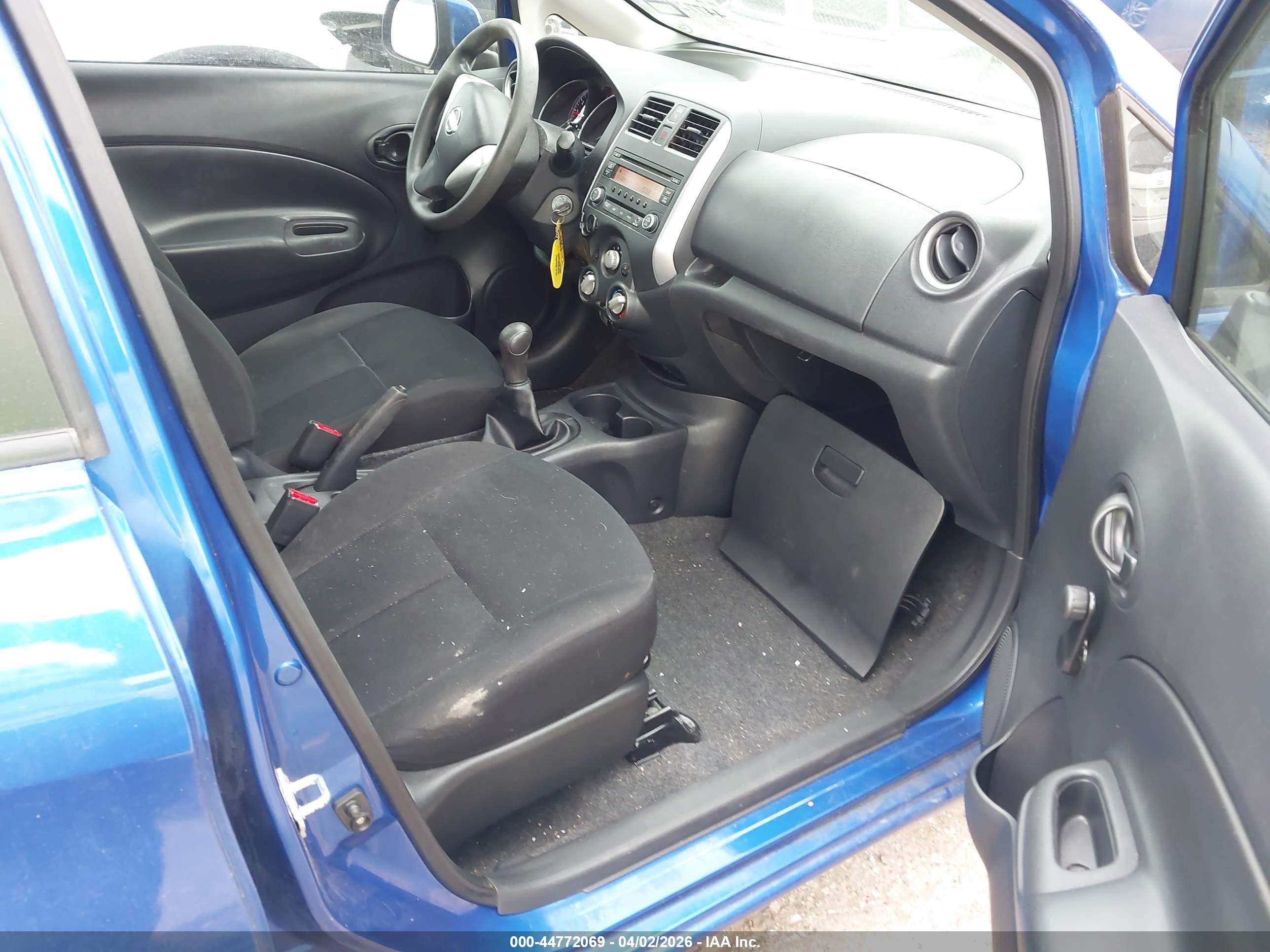 NISSAN VERSA image 5