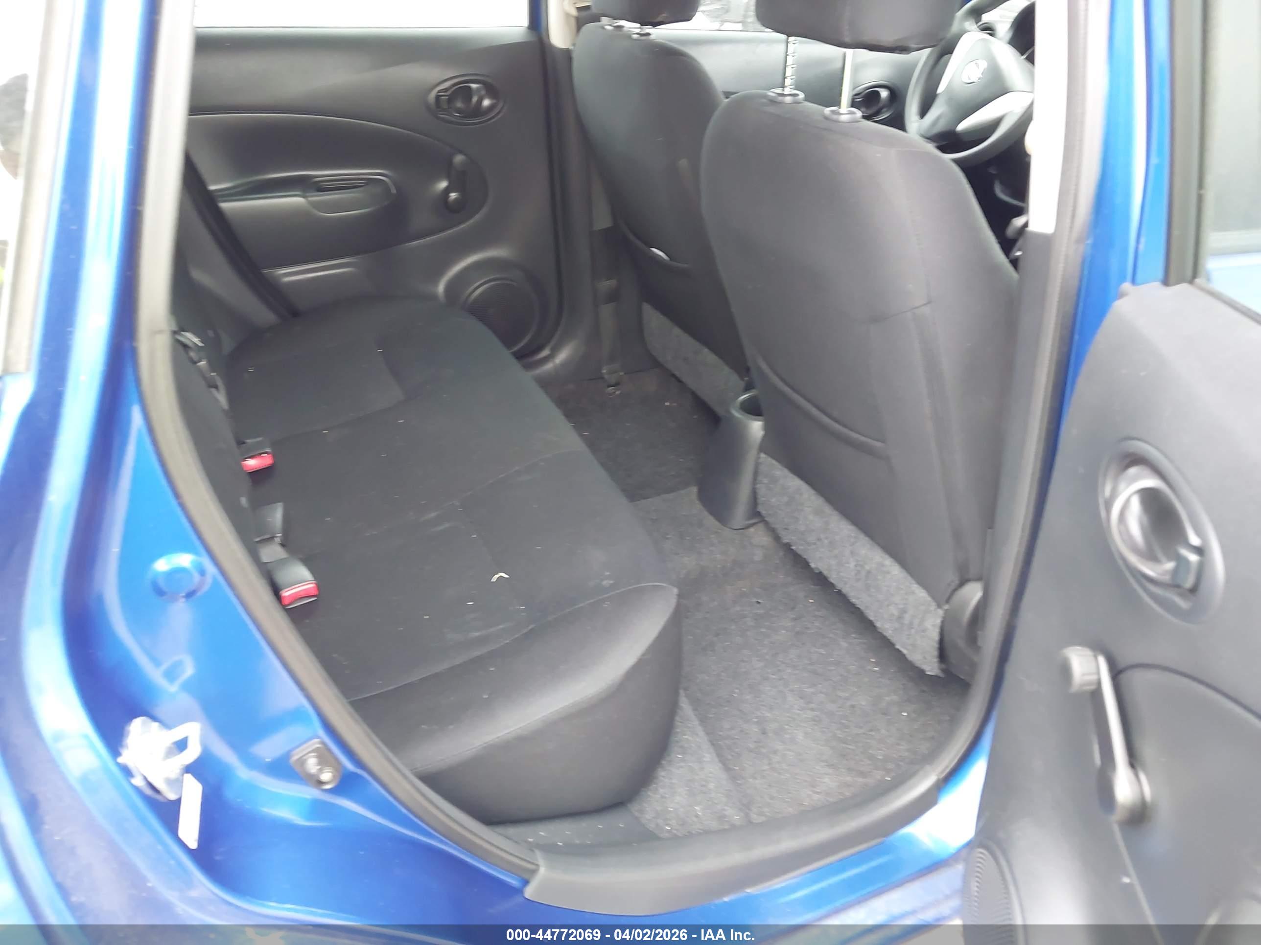 NISSAN VERSA image 8
