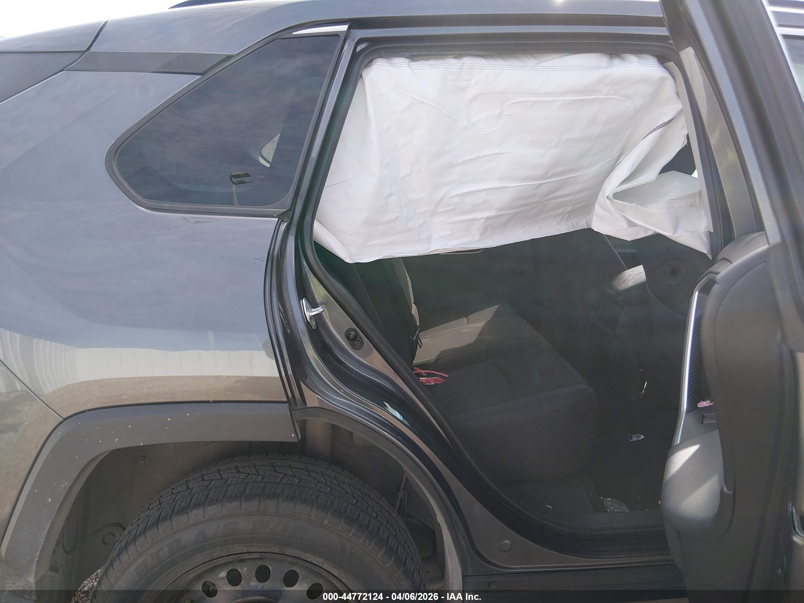 TOYOTA RAV4 image 8
