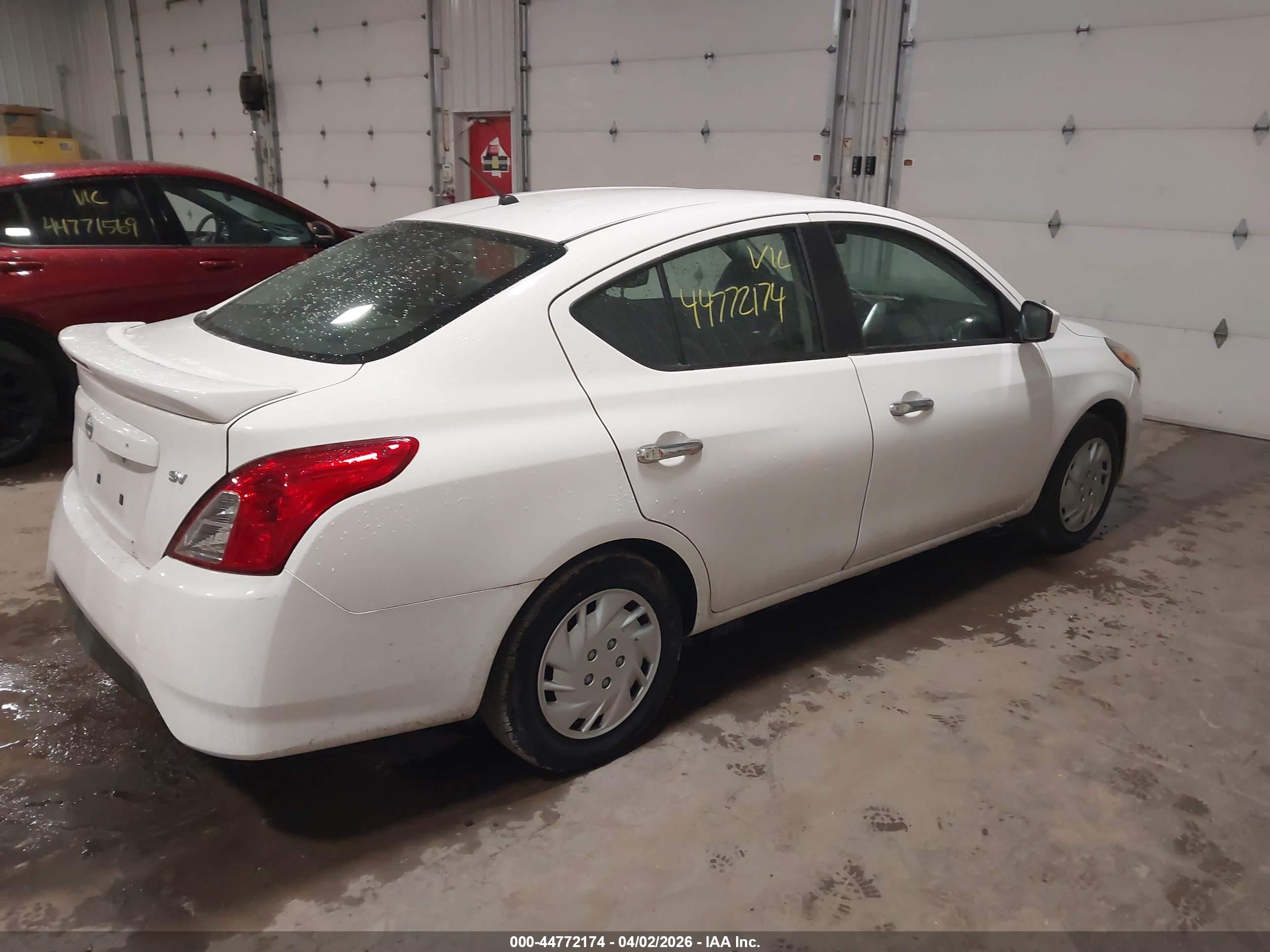 NISSAN VERSA image 4