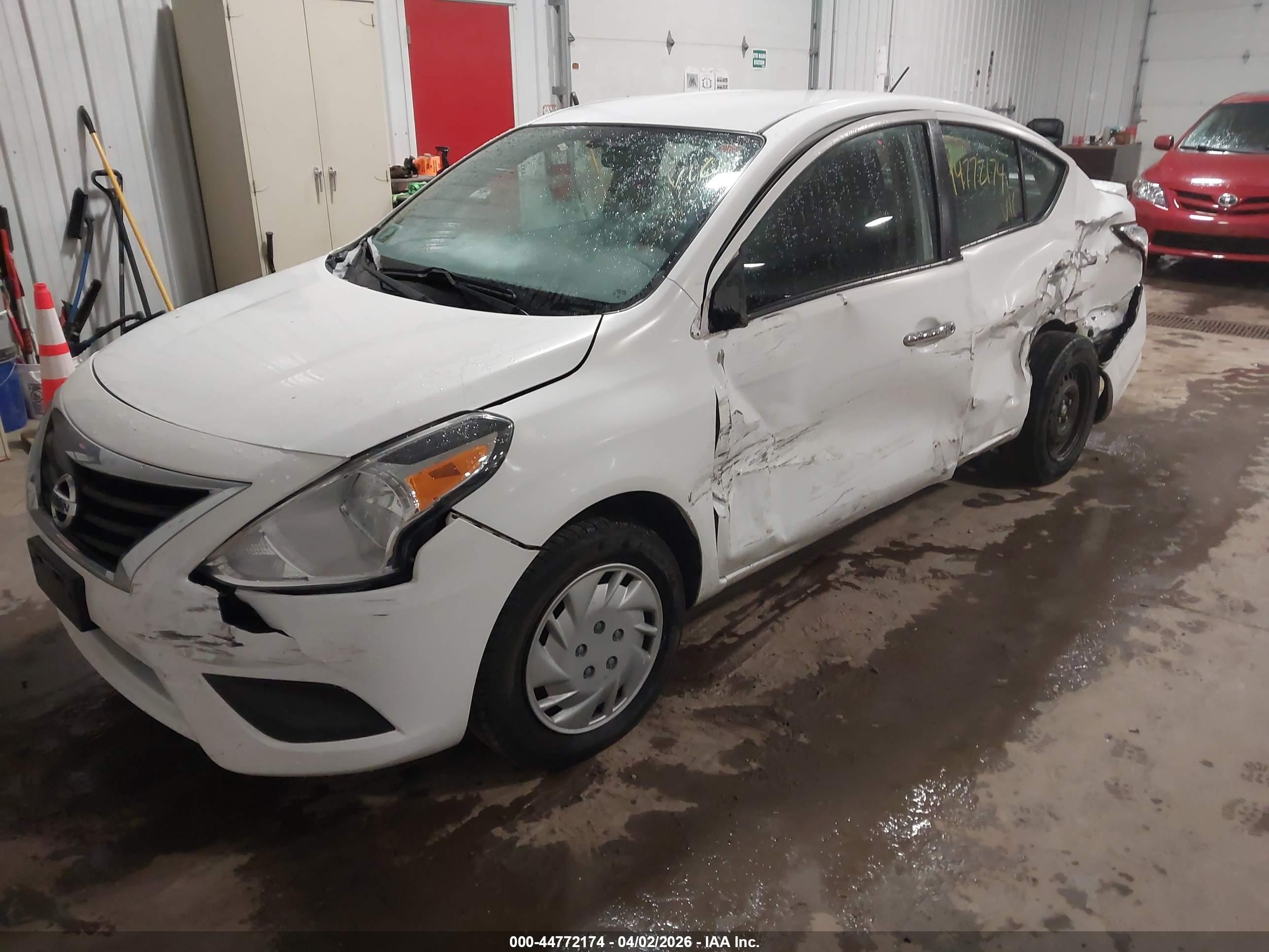 NISSAN VERSA image 6