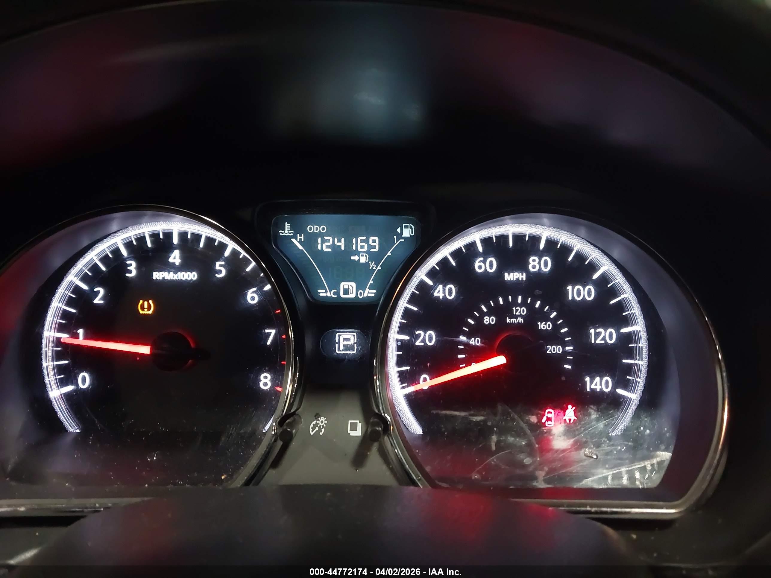 NISSAN VERSA image 7