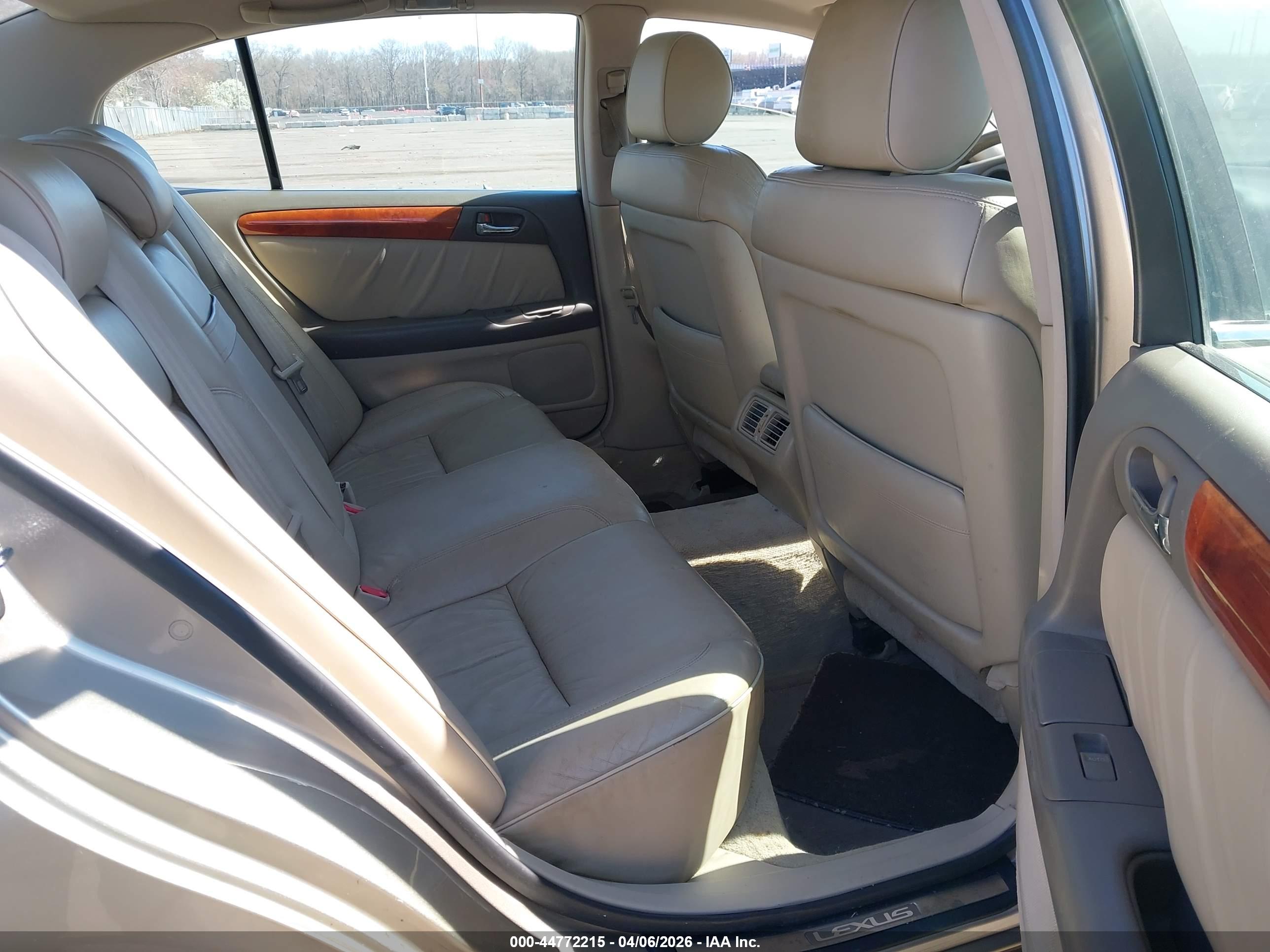LEXUS GS image 8