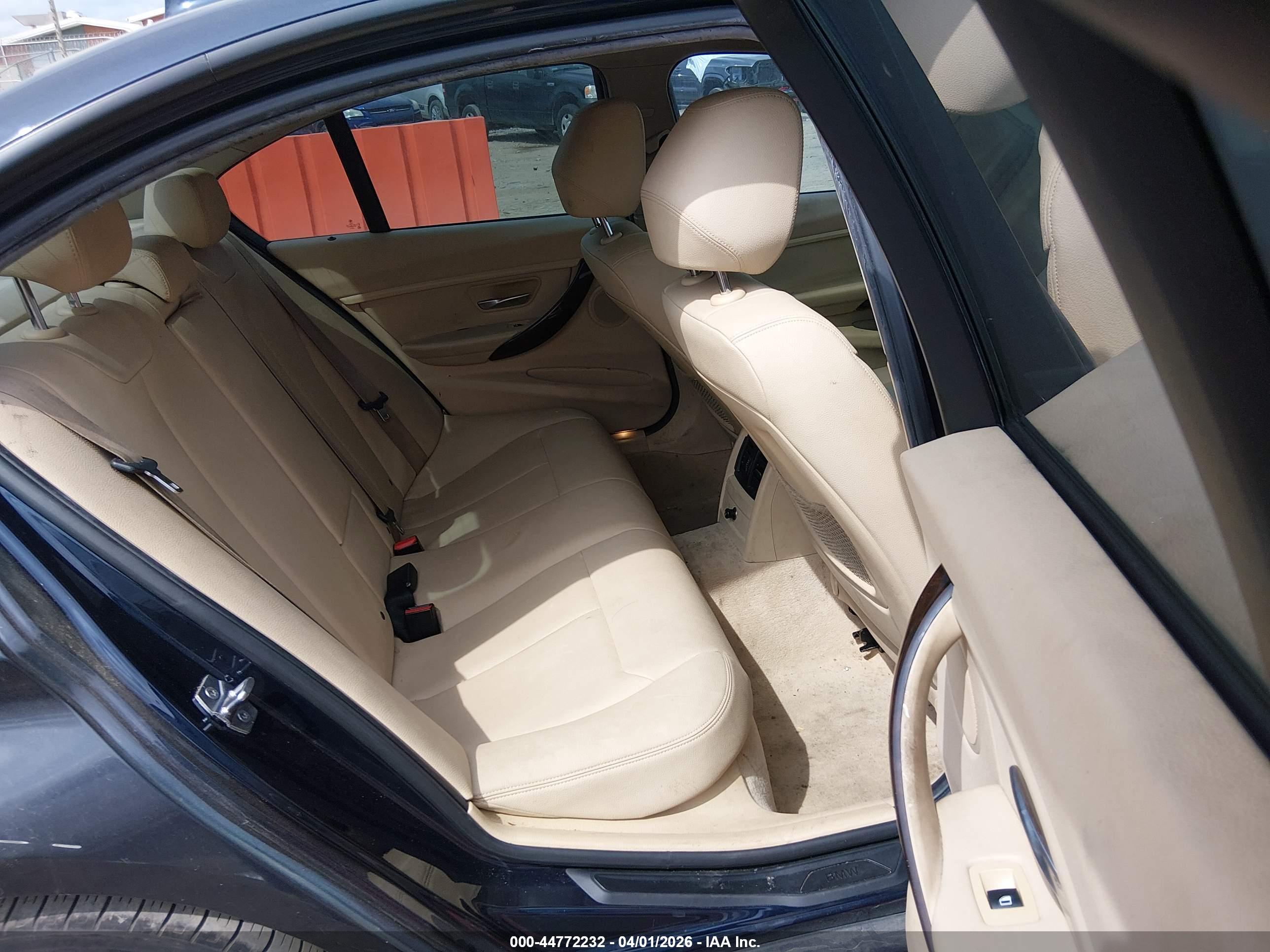 BMW 320I image 8
