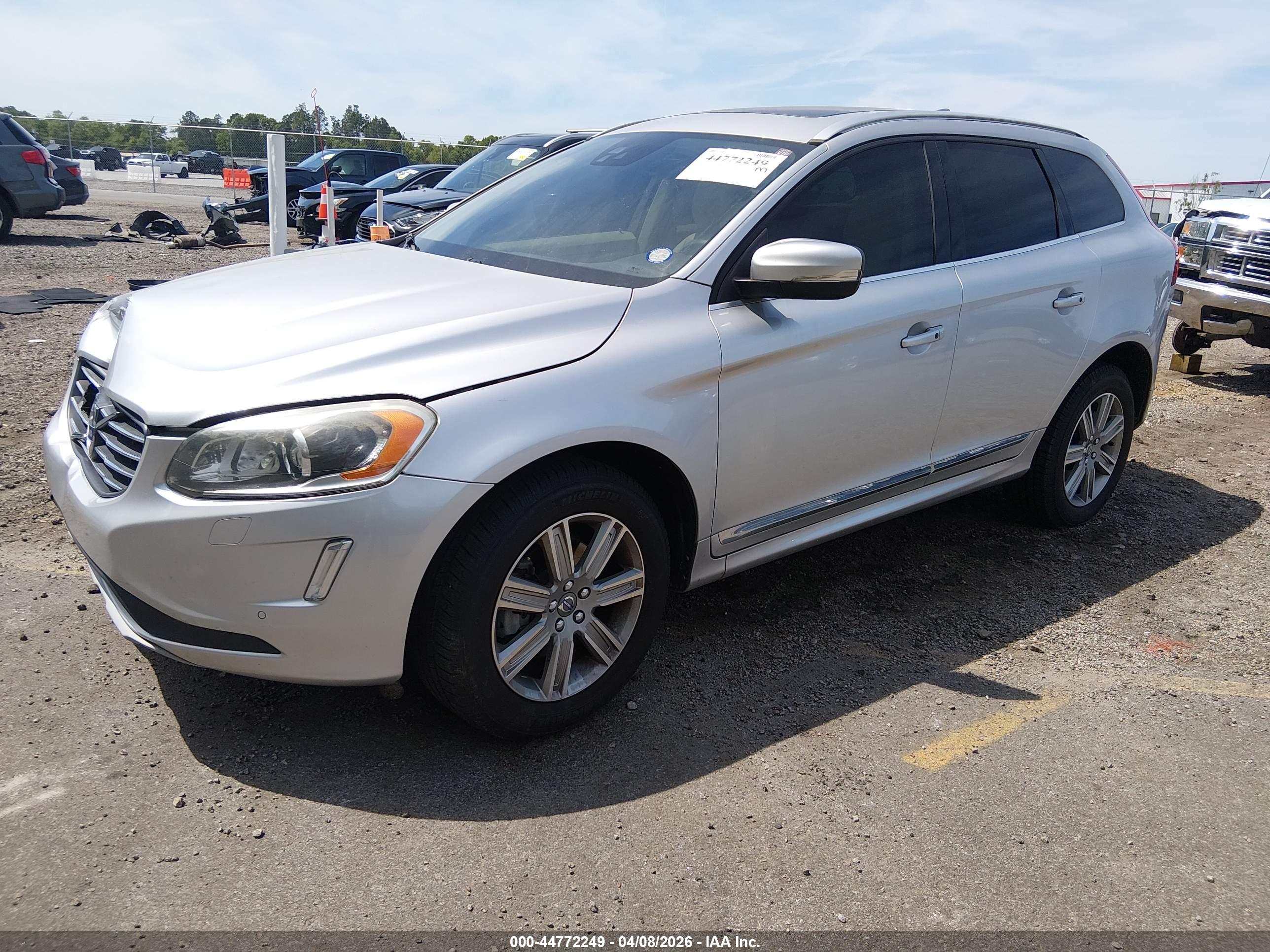 VOLVO XC60 image 2