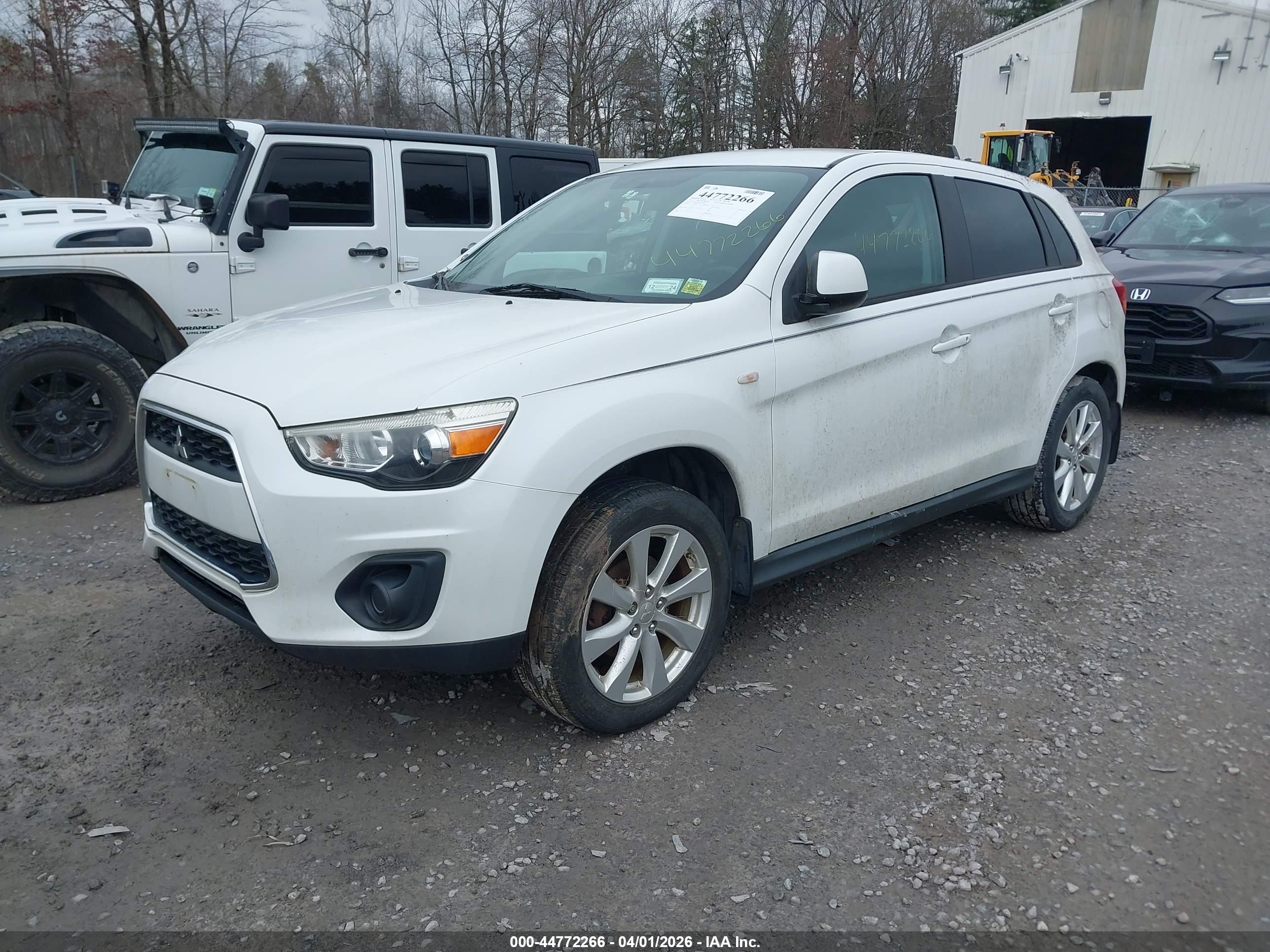 MITSUBISHI OUTLANDER image 2