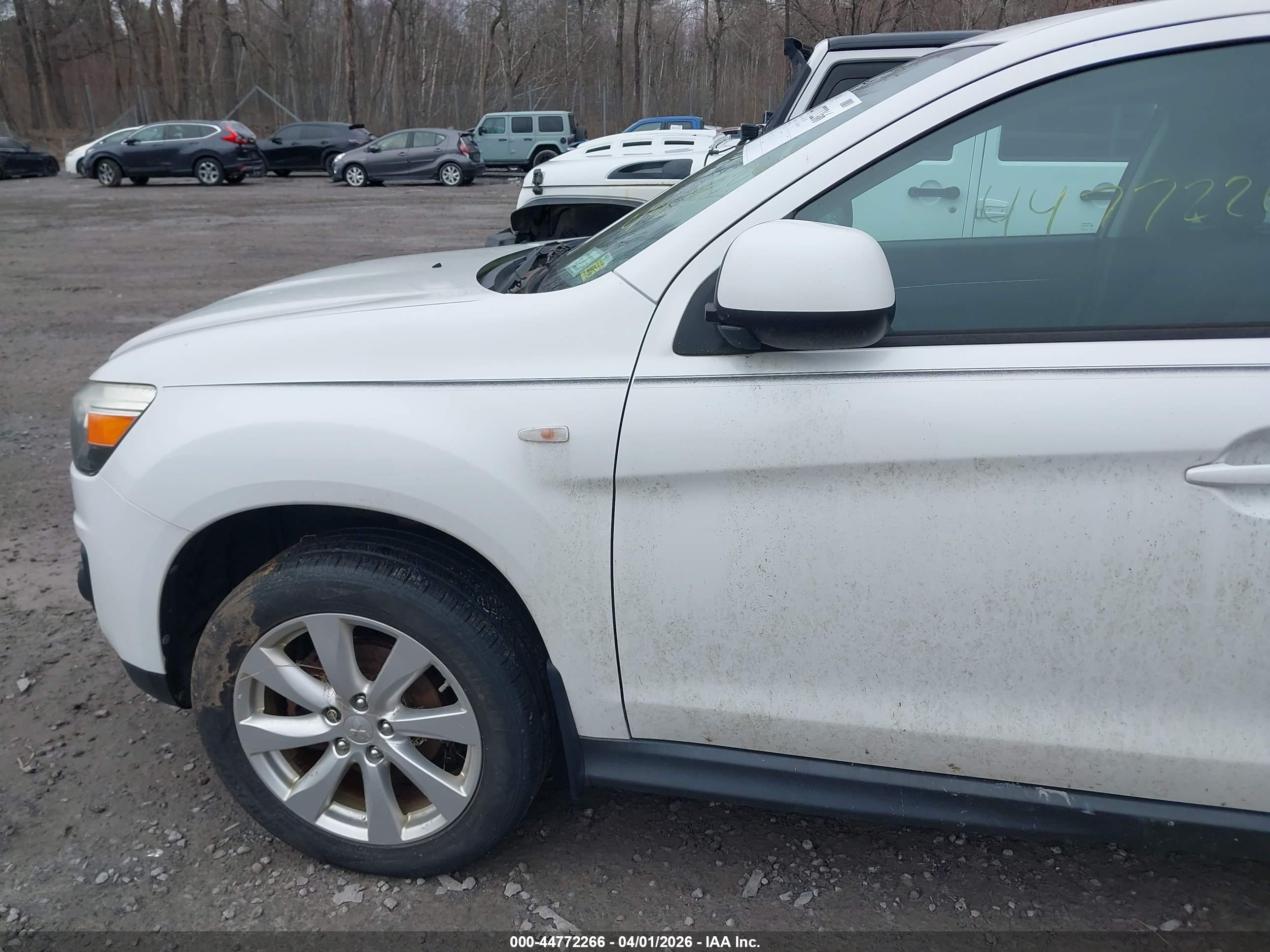 MITSUBISHI OUTLANDER image 6