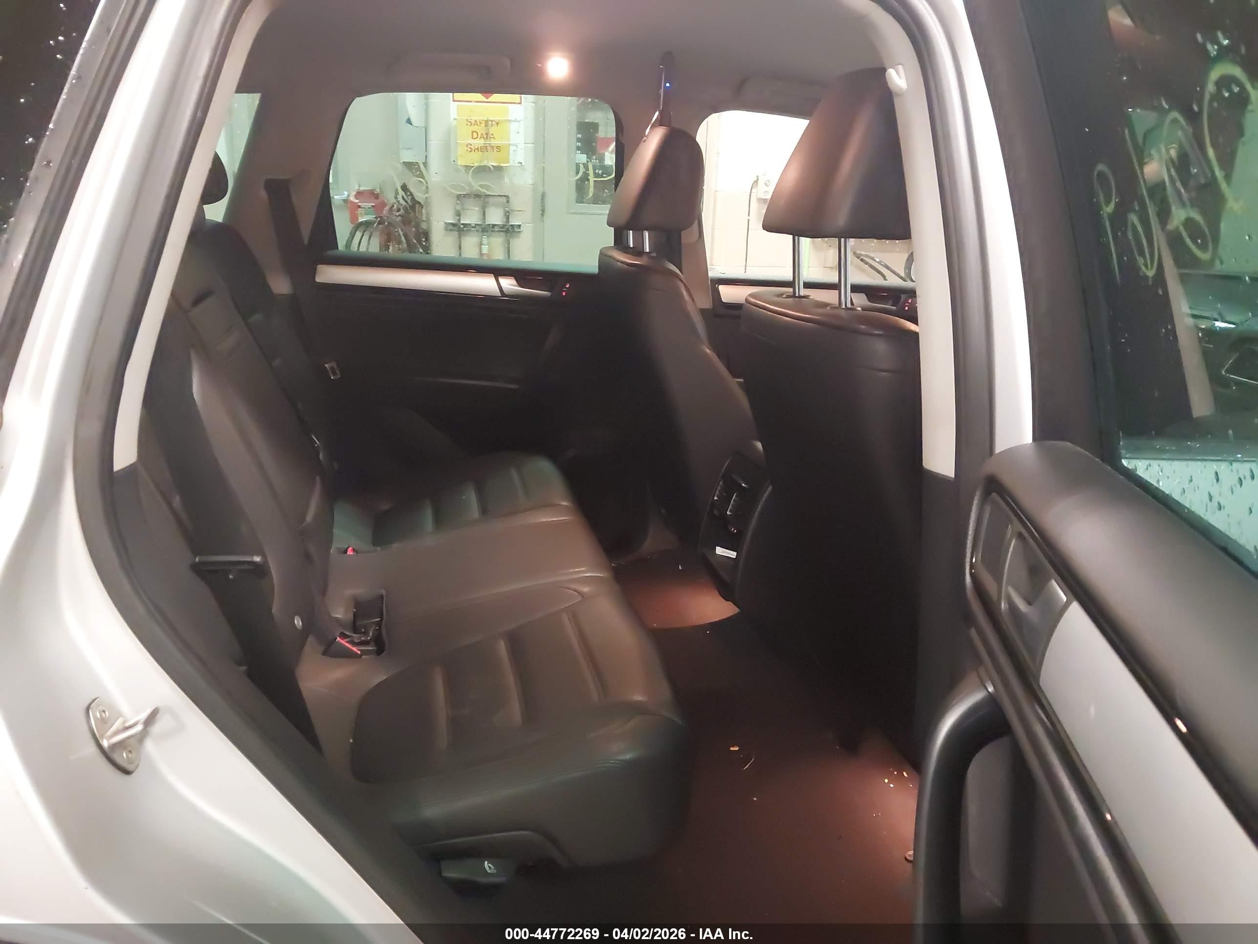 VOLKSWAGEN TOUAREG image 8