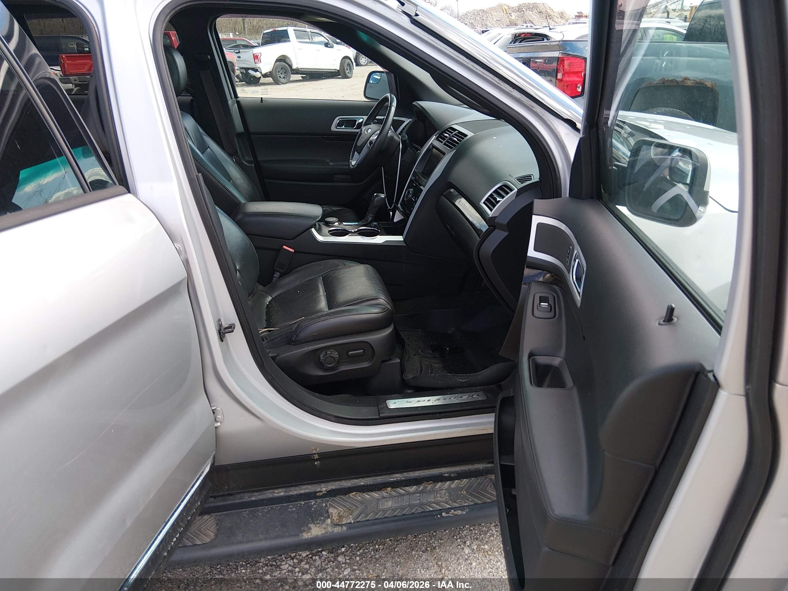 FORD EXPLORER image 5