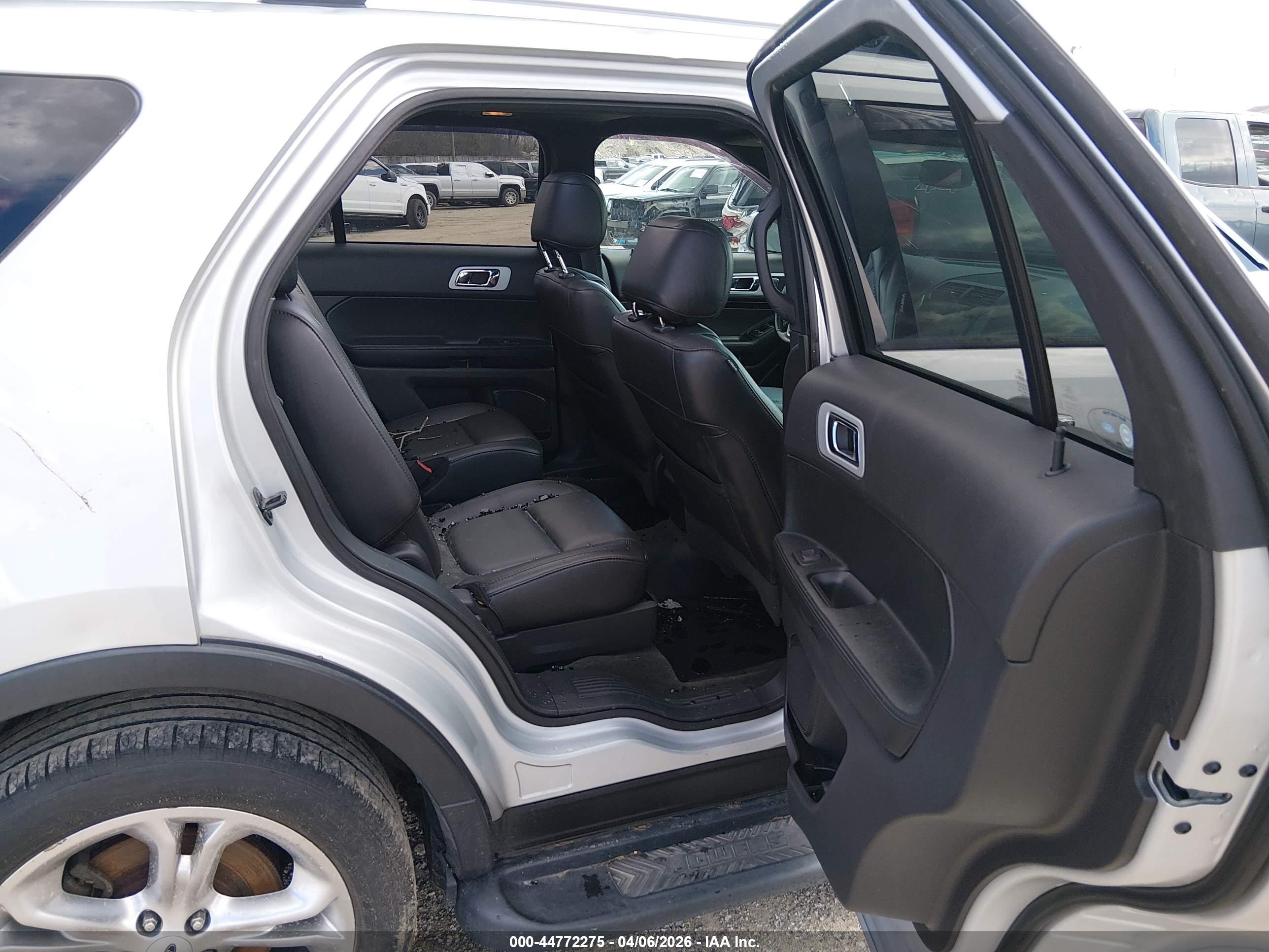 FORD EXPLORER image 8