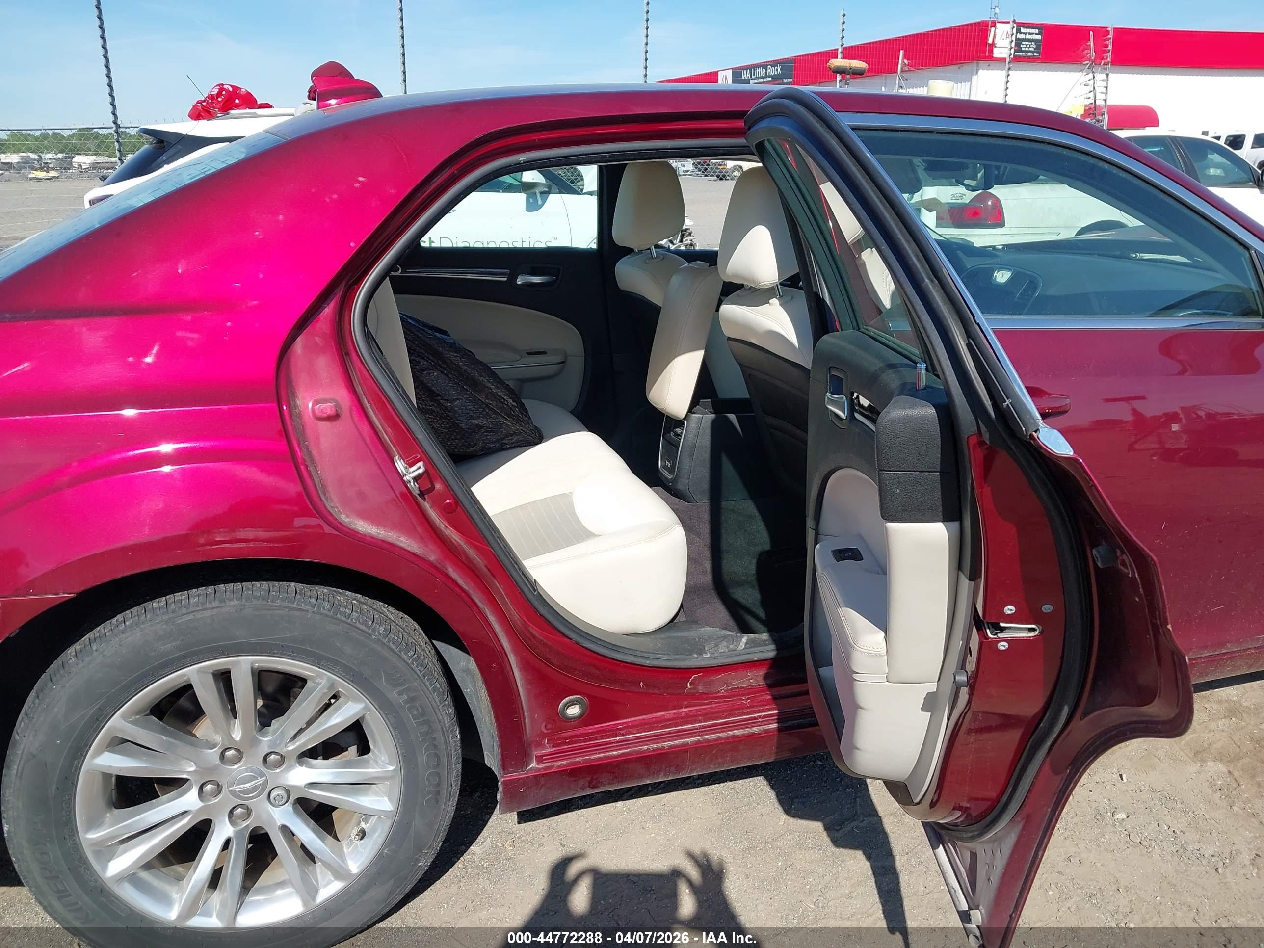 CHRYSLER 300 image 8