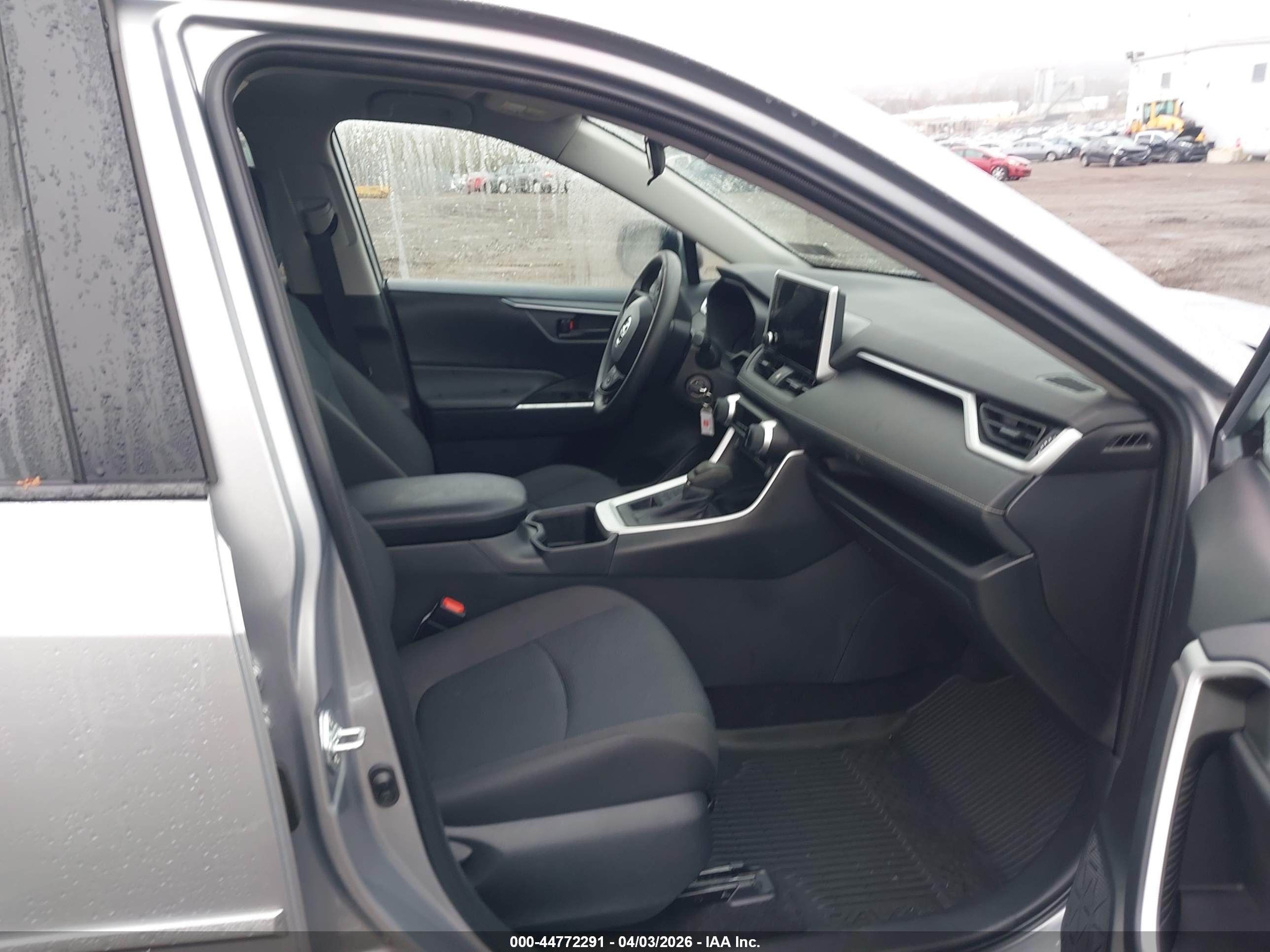 TOYOTA RAV4 image 5