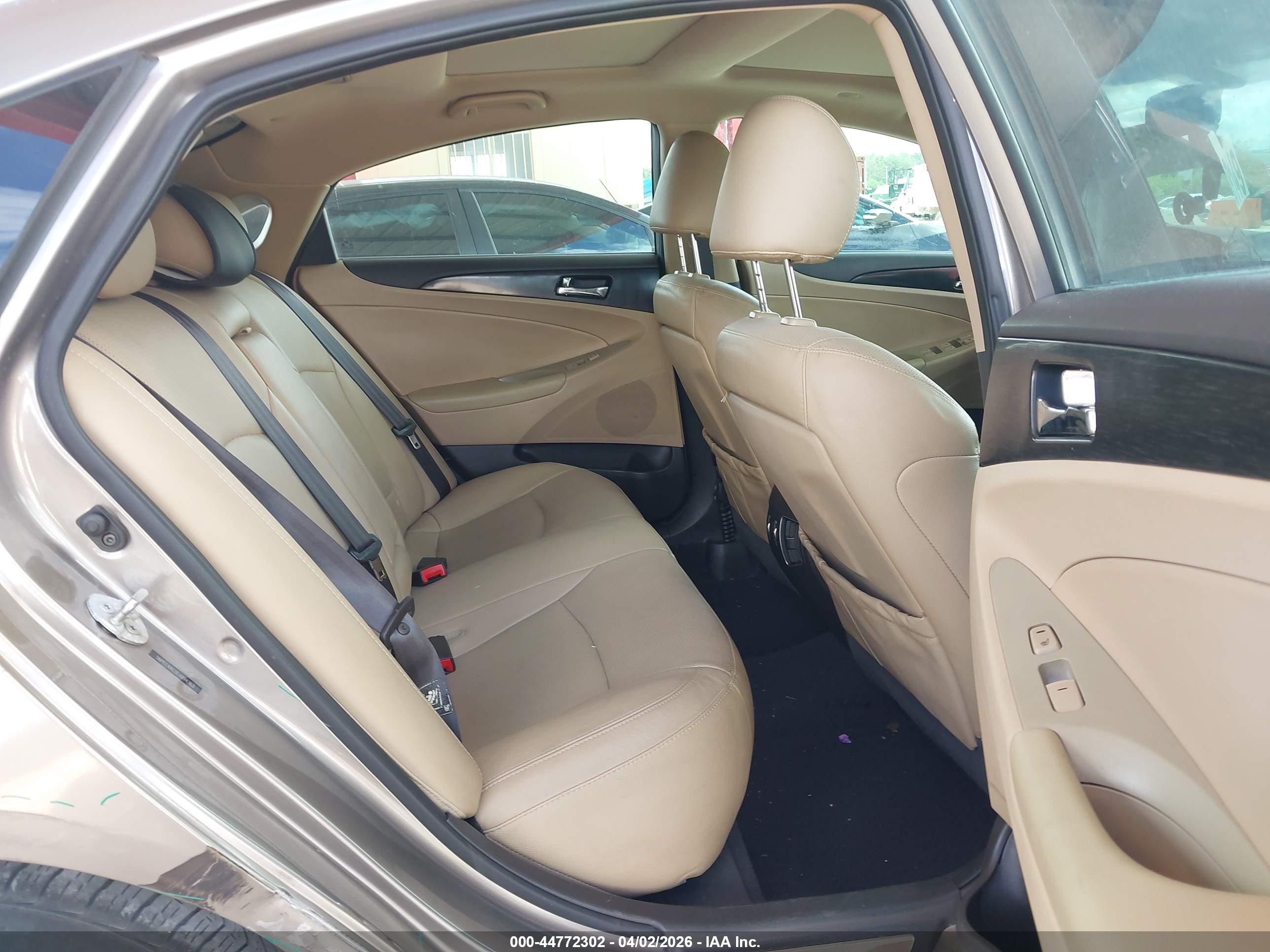 HYUNDAI SONATA image 8