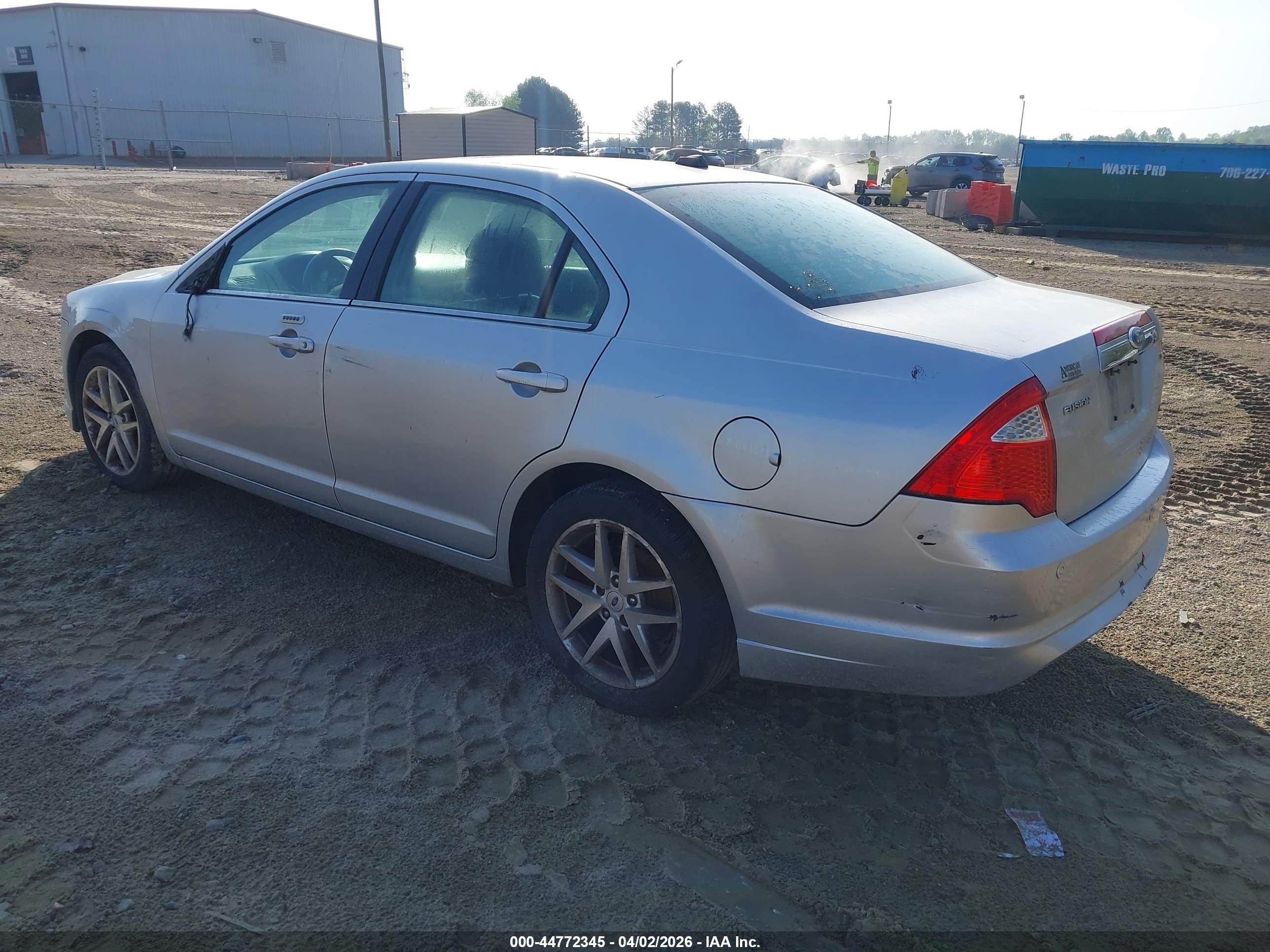 FORD FUSION image 3