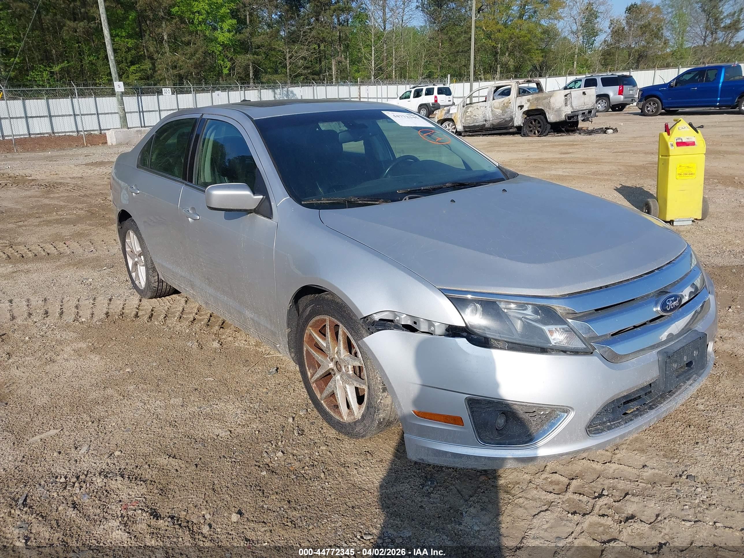 FORD FUSION image 6