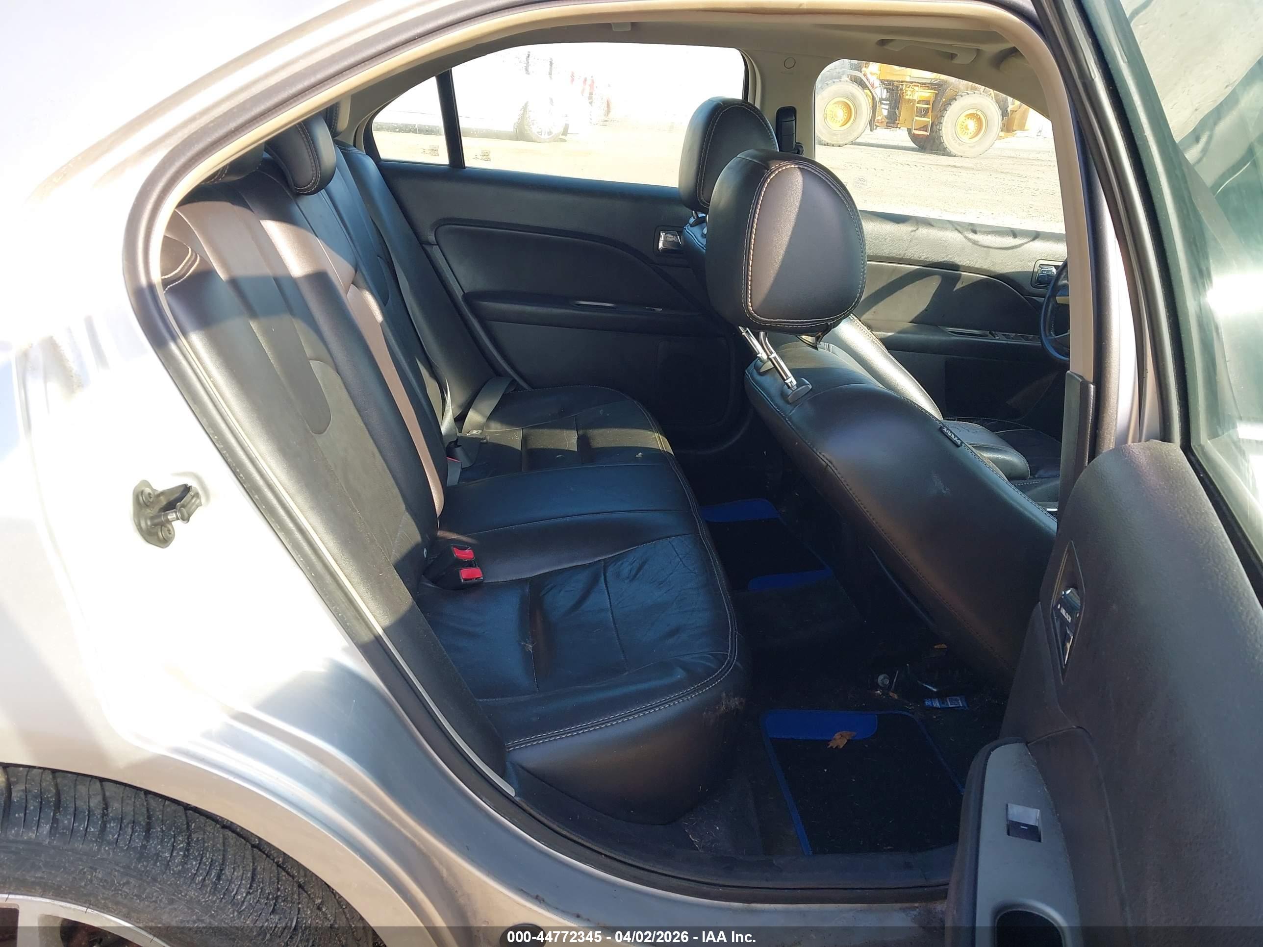 FORD FUSION image 8