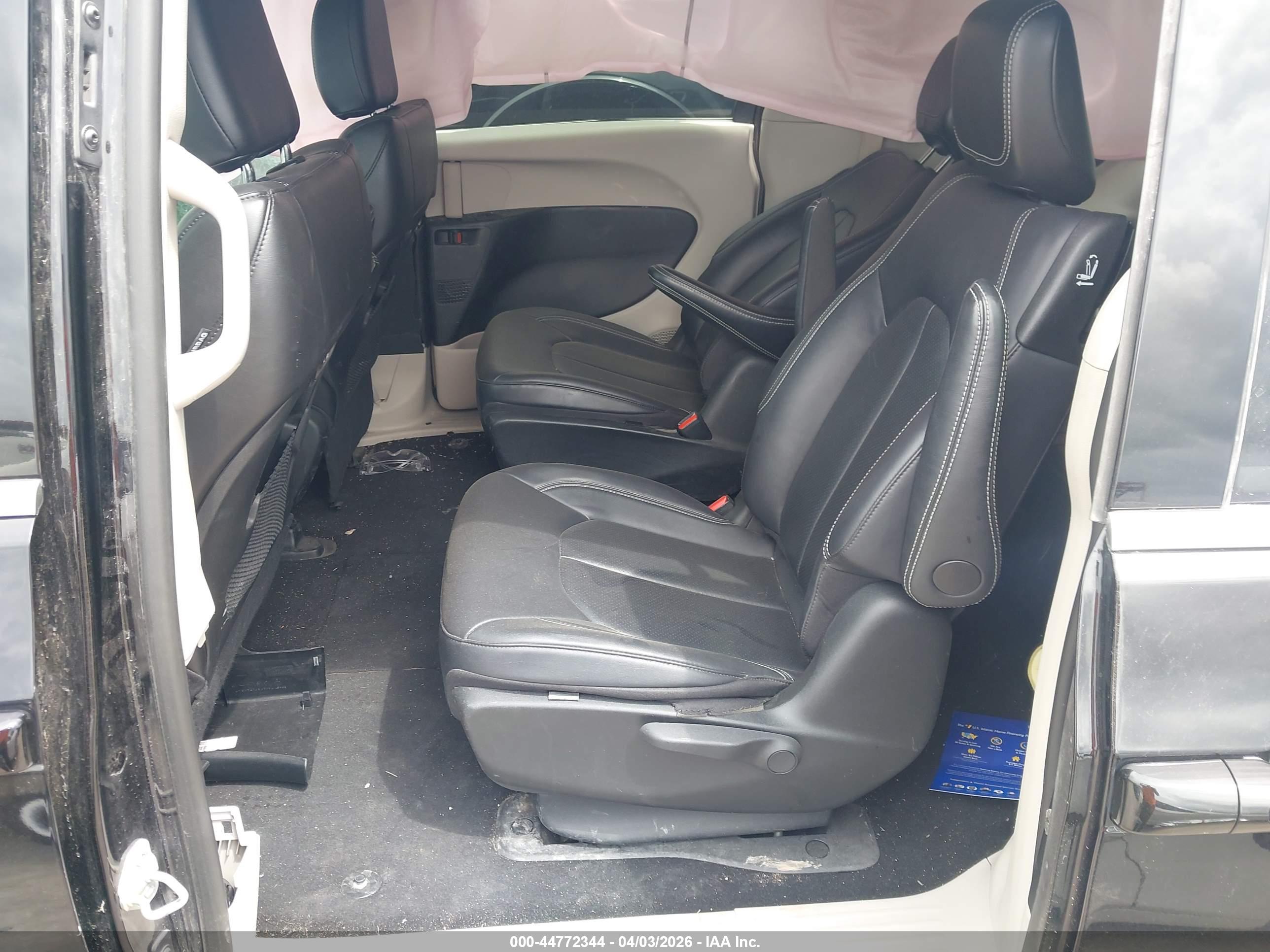CHRYSLER PACIFICA image 8