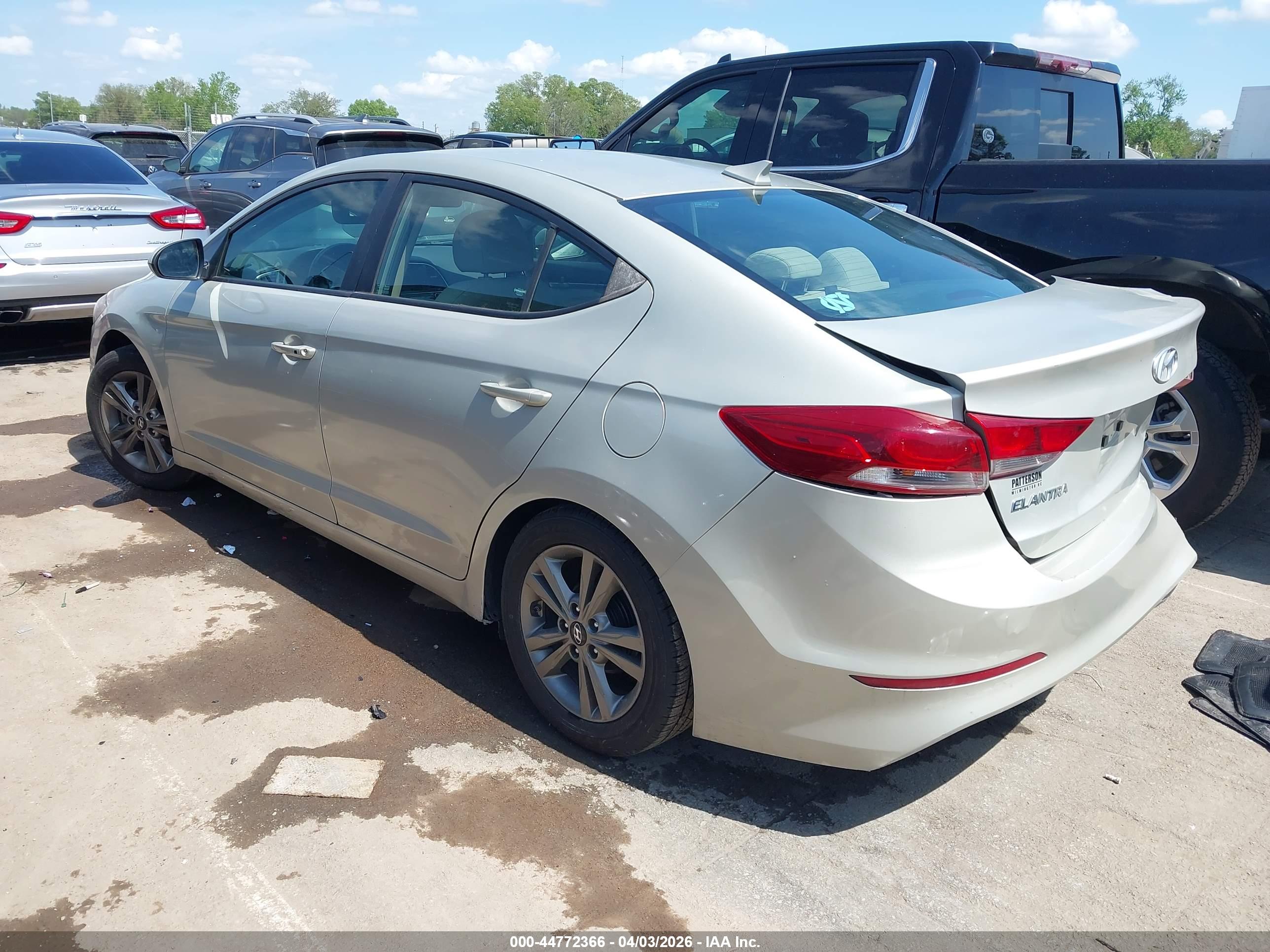 HYUNDAI ELANTRA image 3
