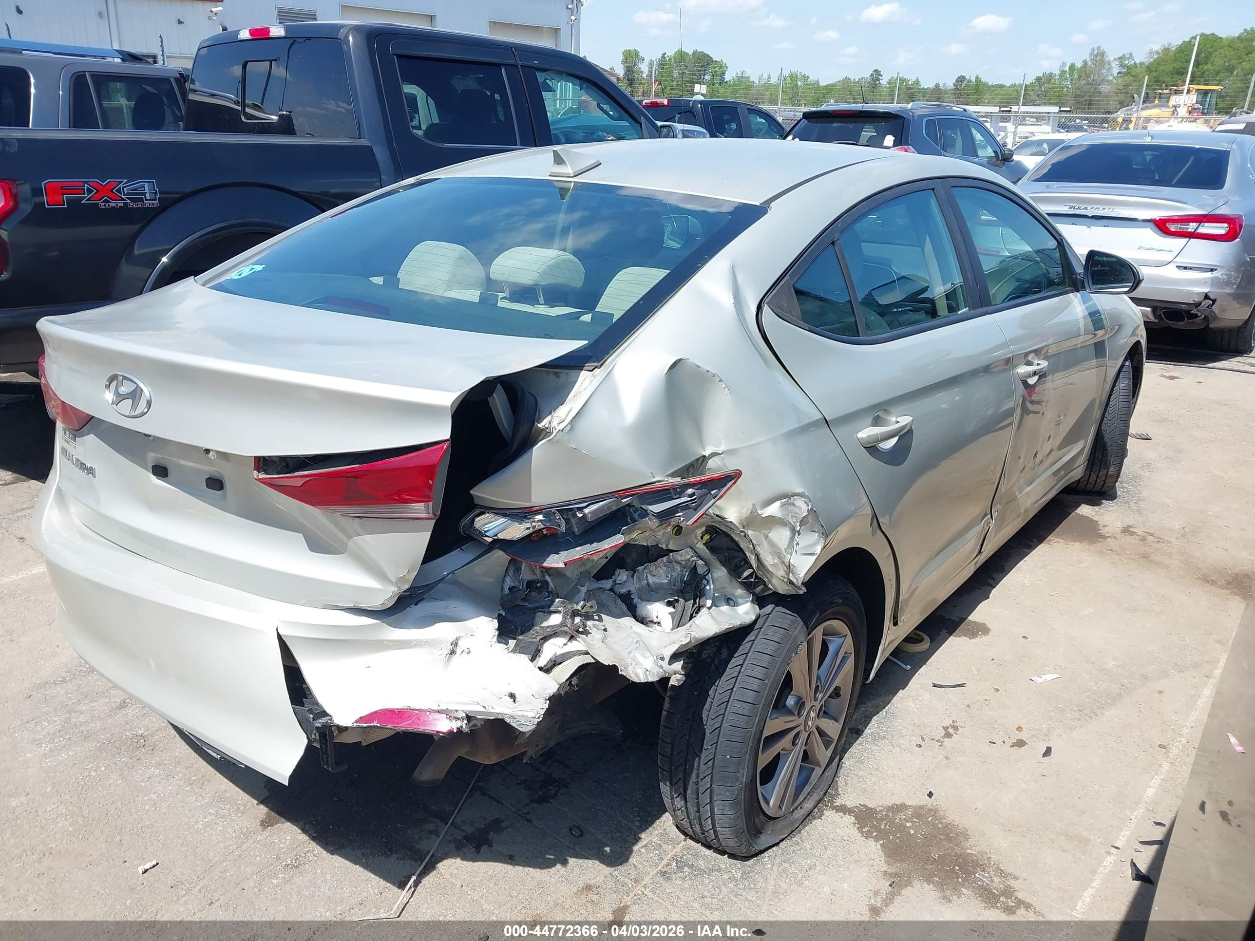 HYUNDAI ELANTRA image 4