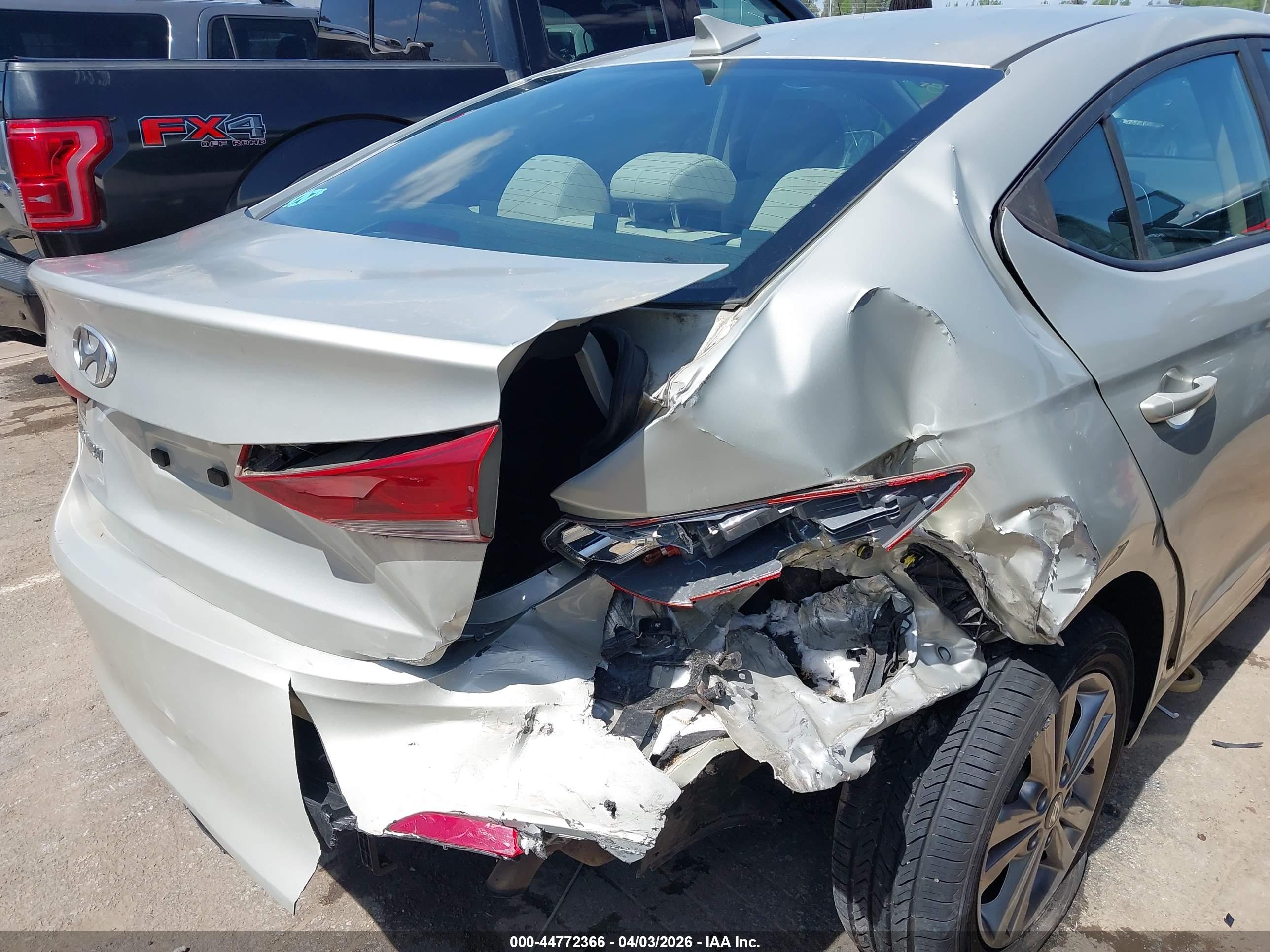 HYUNDAI ELANTRA image 6