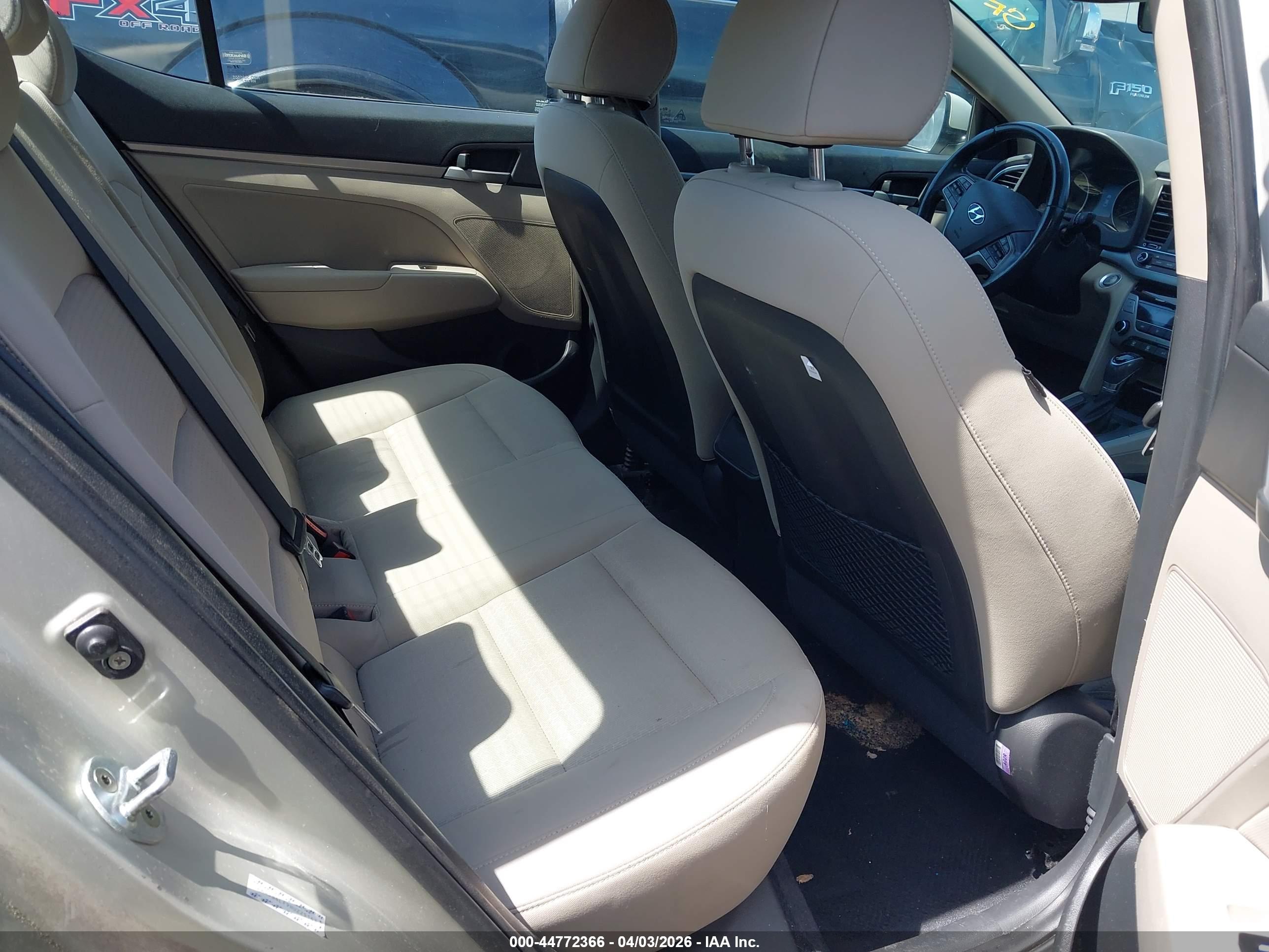HYUNDAI ELANTRA image 8