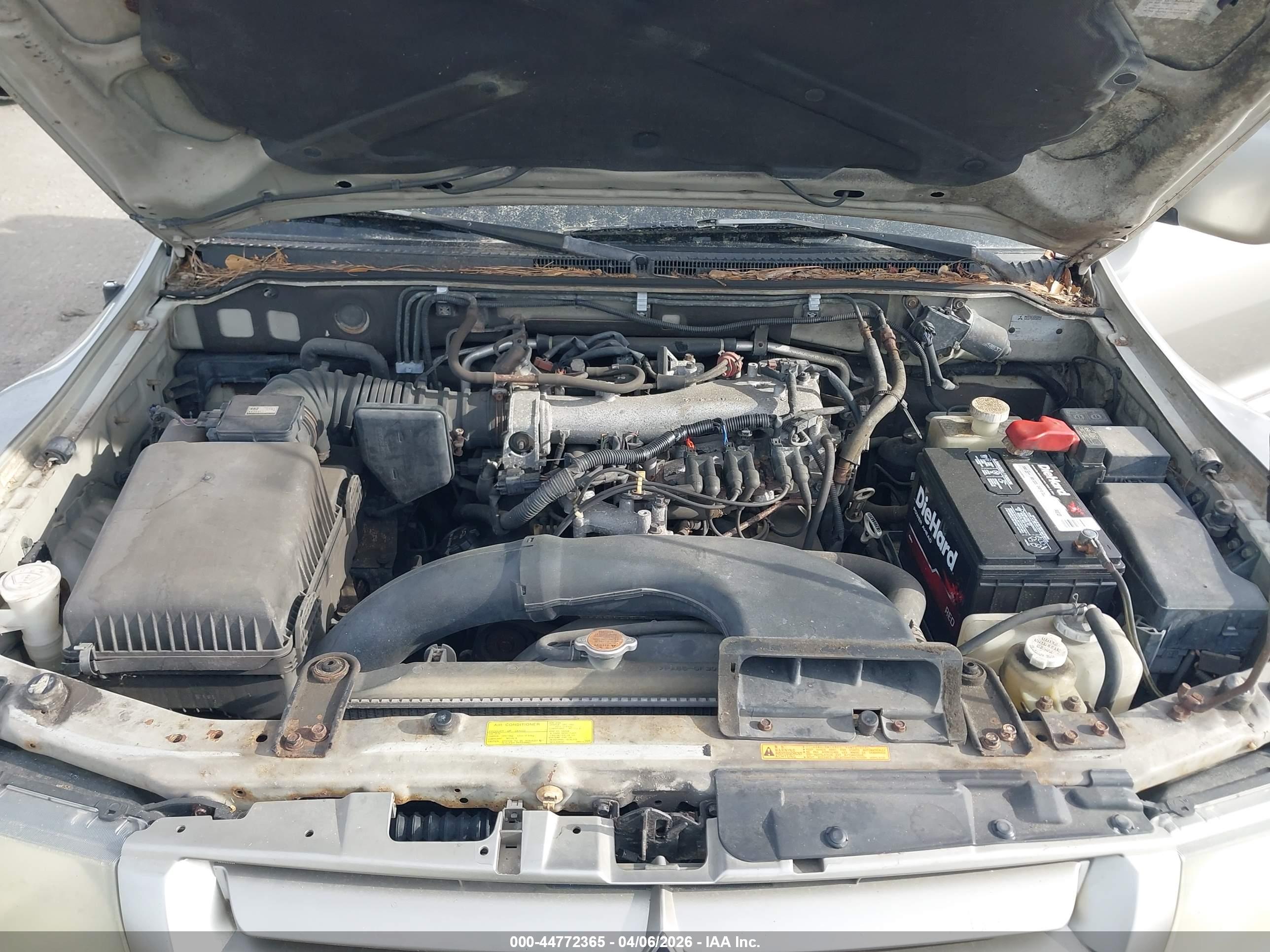 MITSUBISHI MONTERO image 10