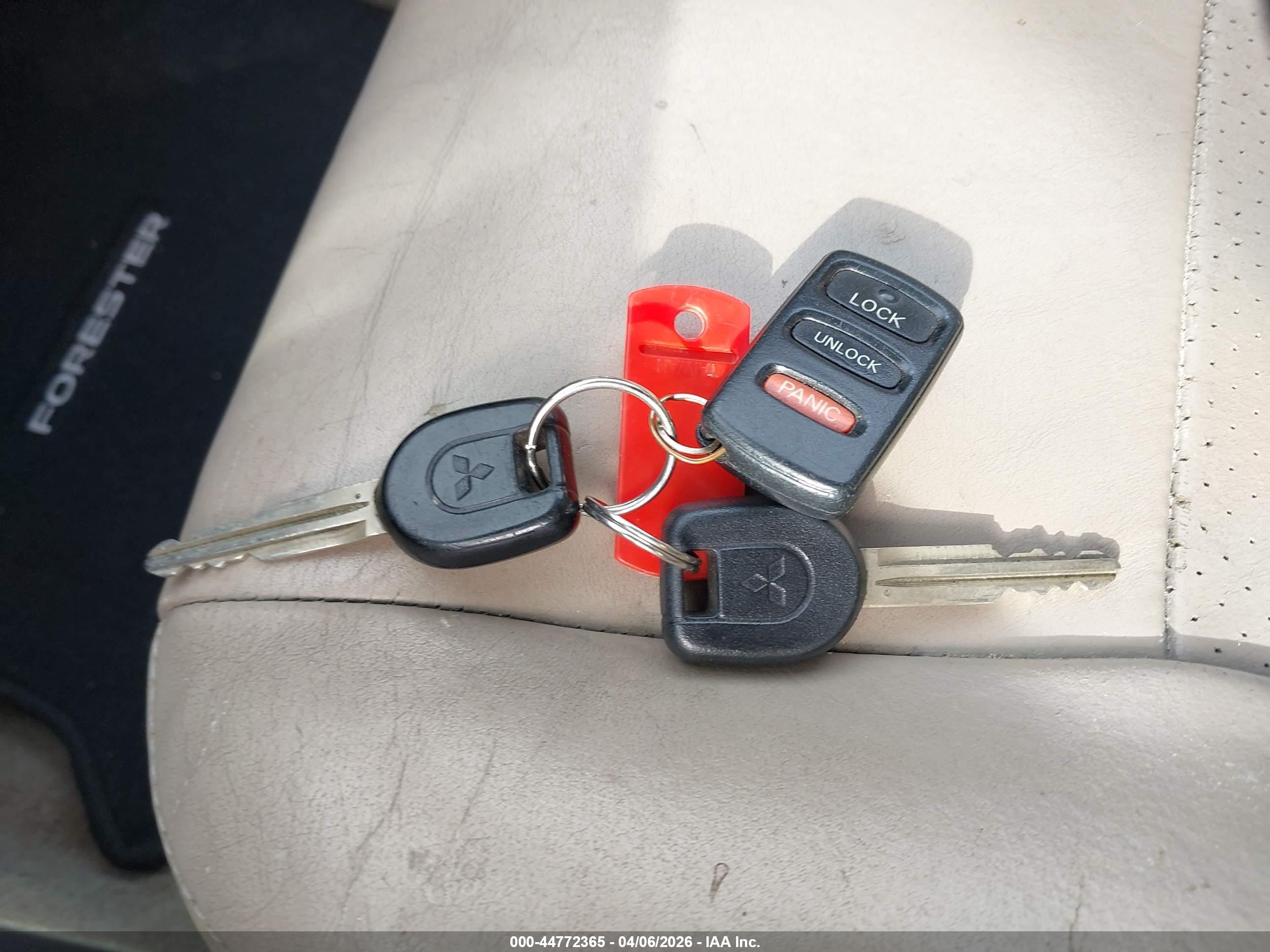 MITSUBISHI MONTERO image 11