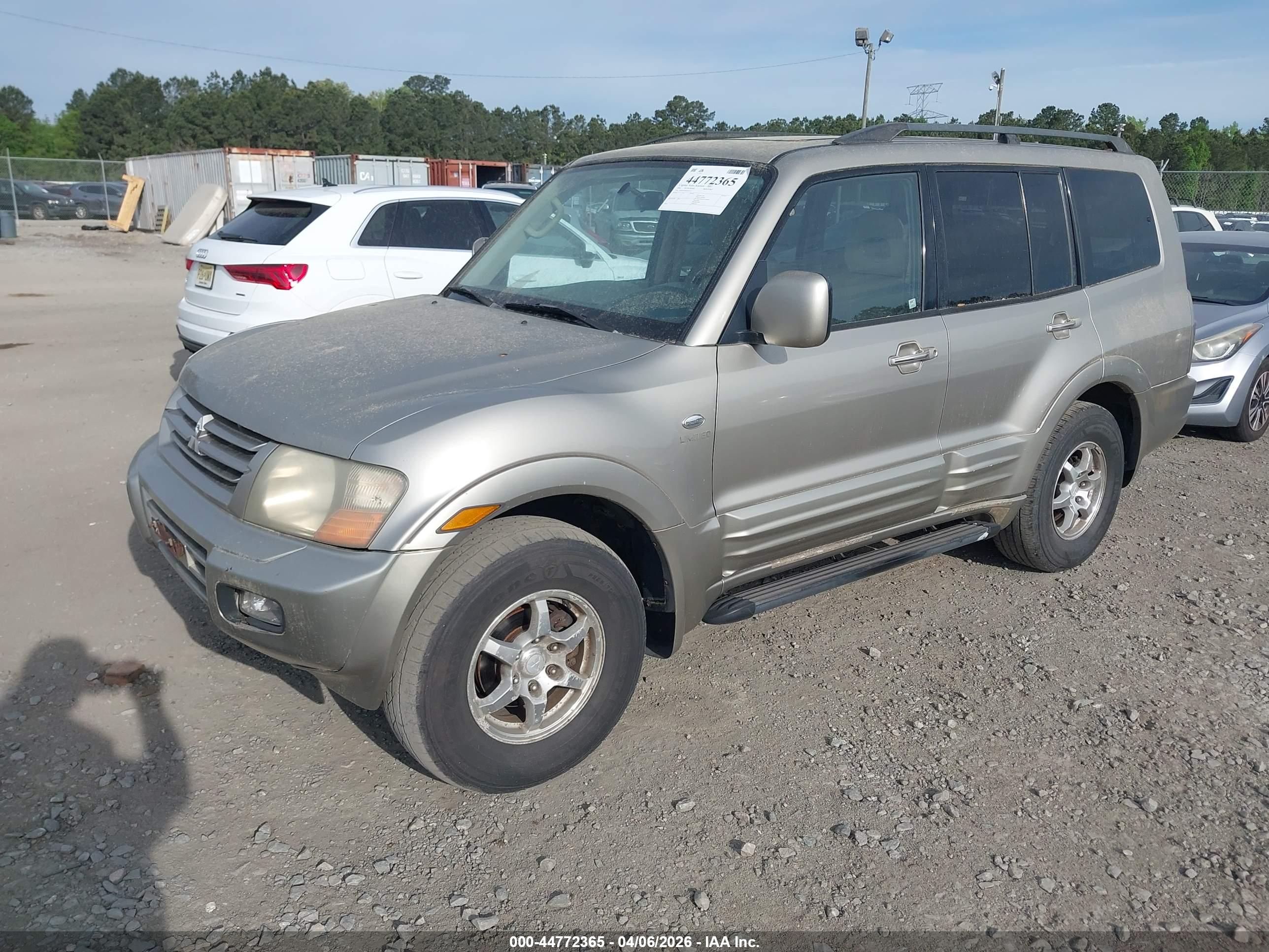 MITSUBISHI MONTERO image 2