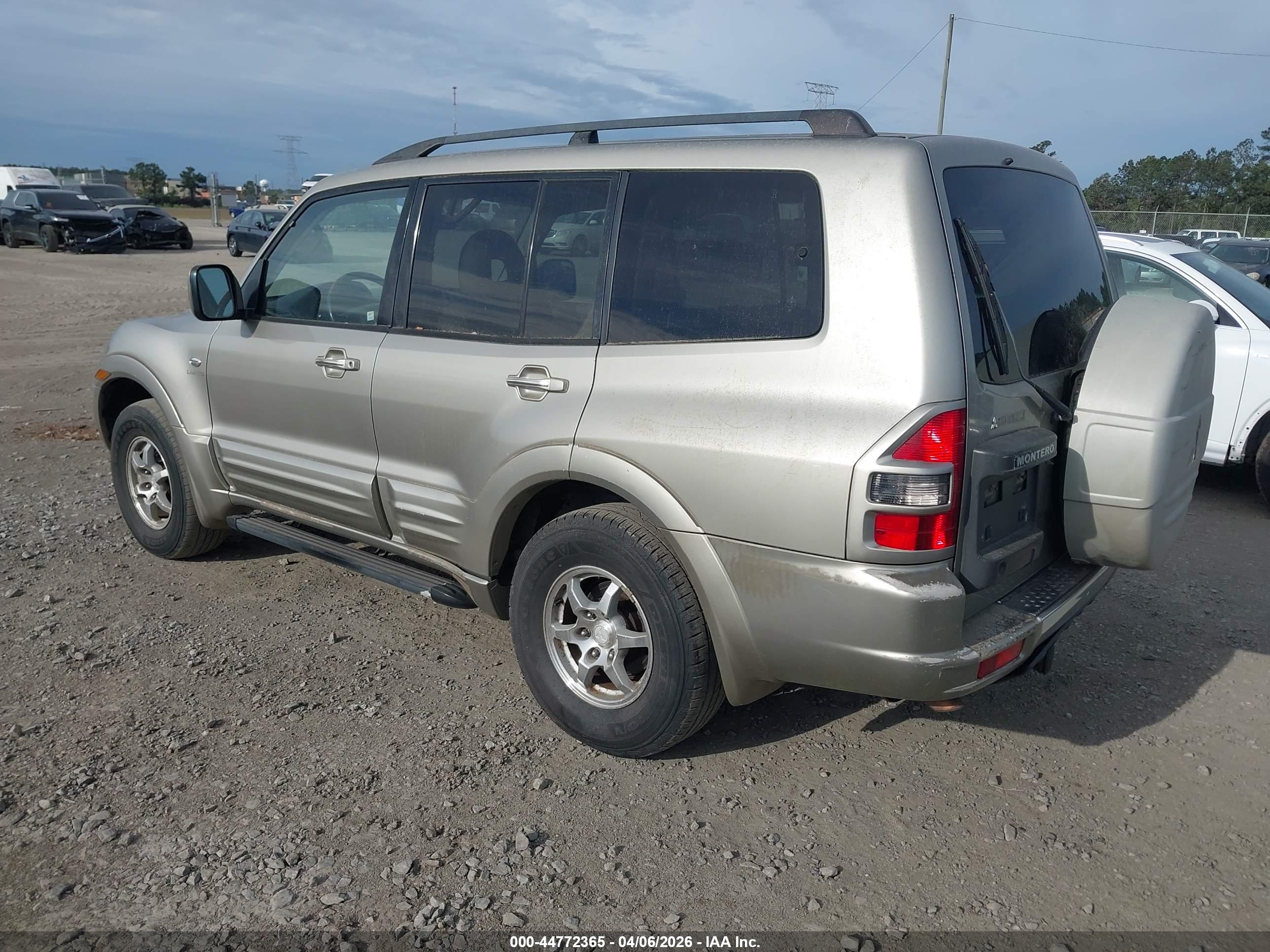 MITSUBISHI MONTERO image 3