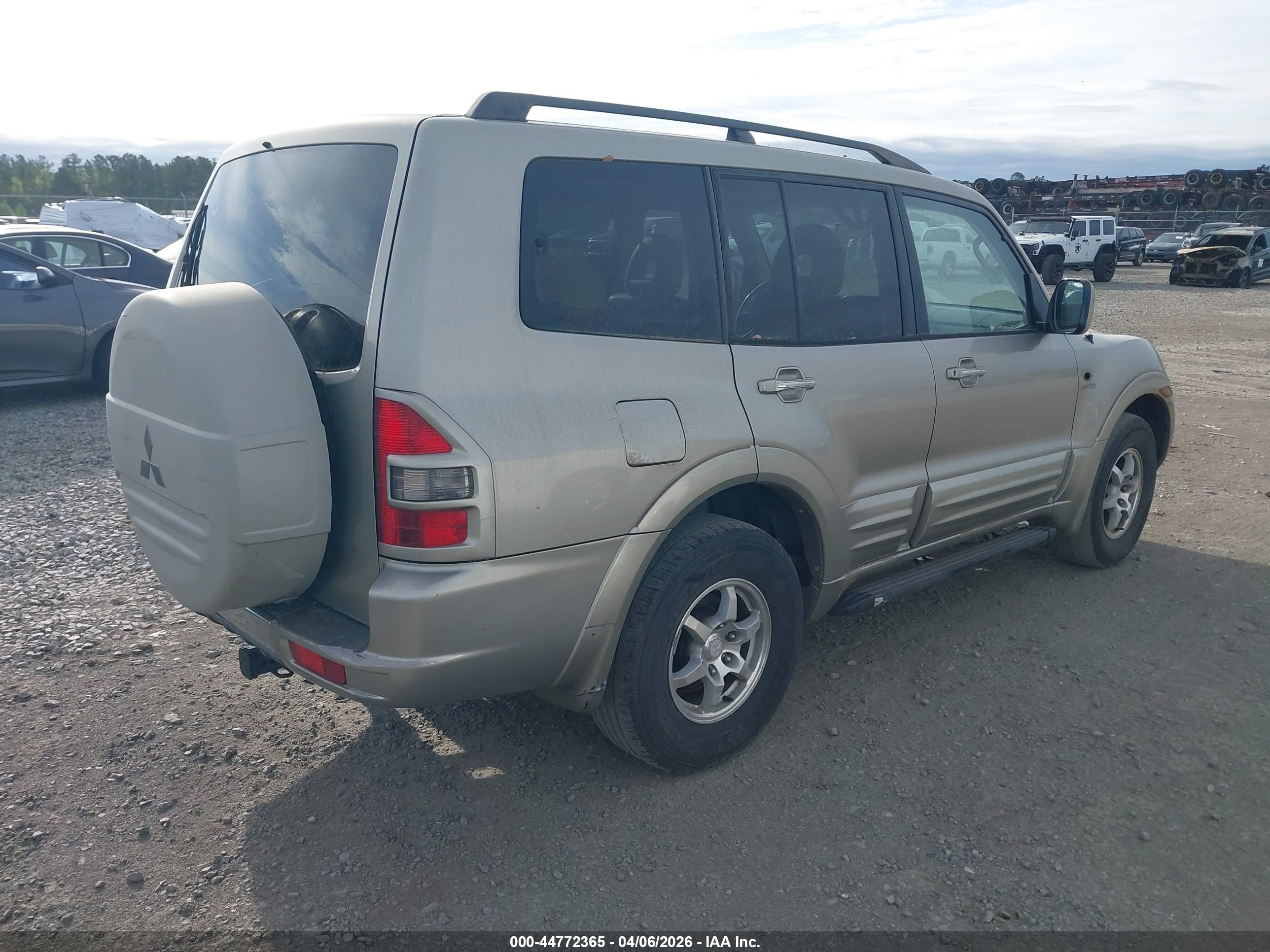 MITSUBISHI MONTERO image 4
