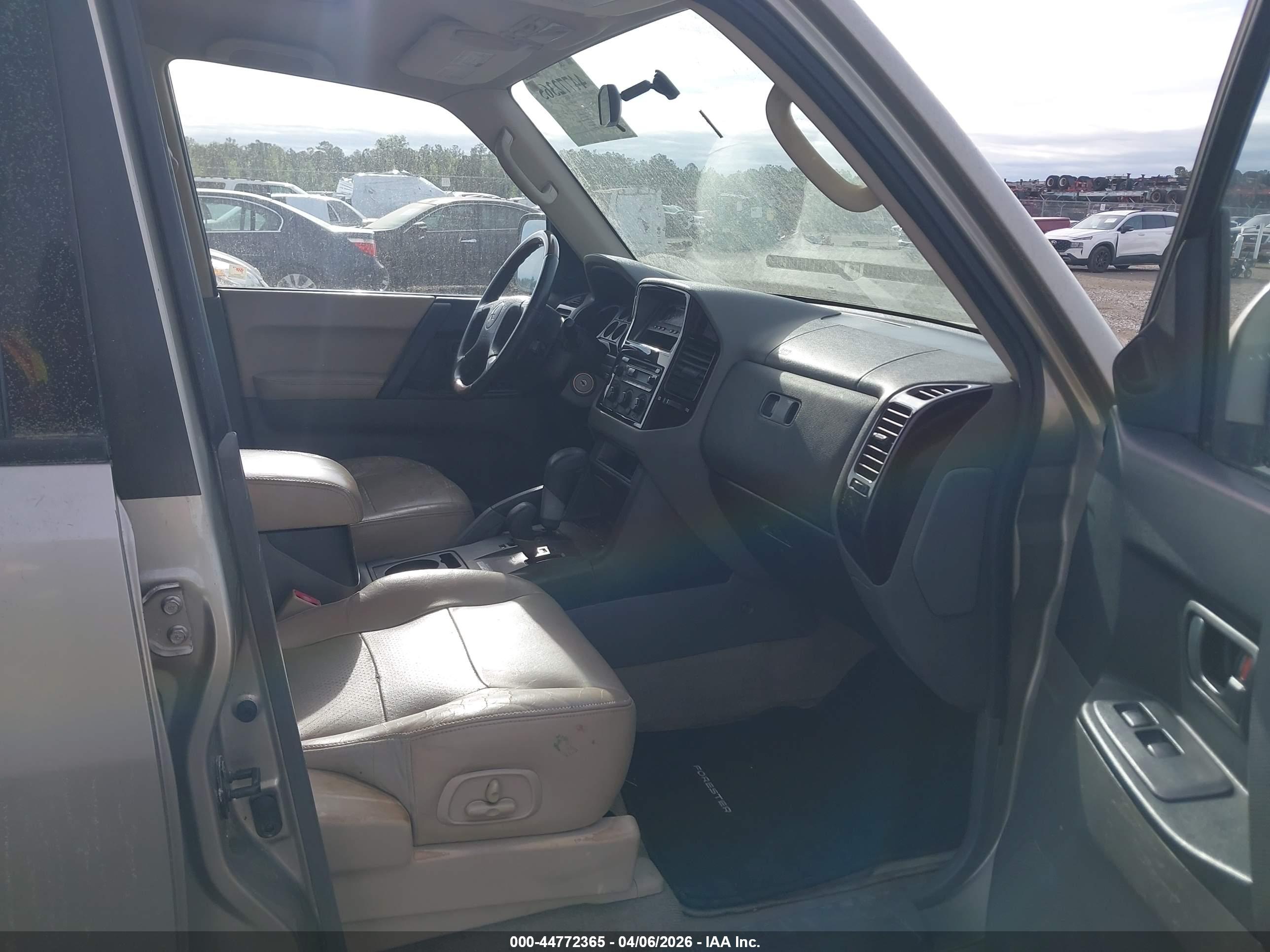 MITSUBISHI MONTERO image 5