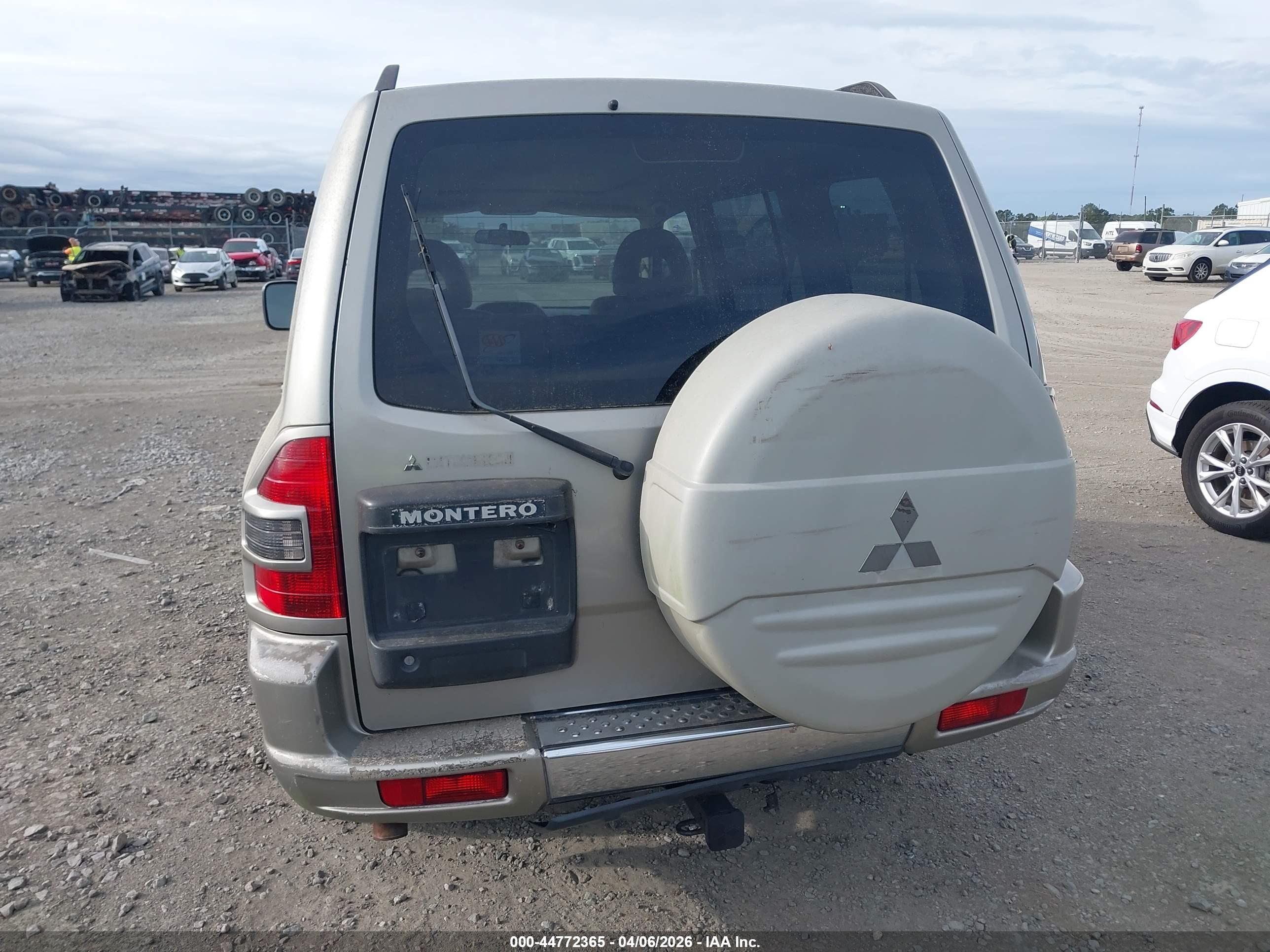 MITSUBISHI MONTERO image 6