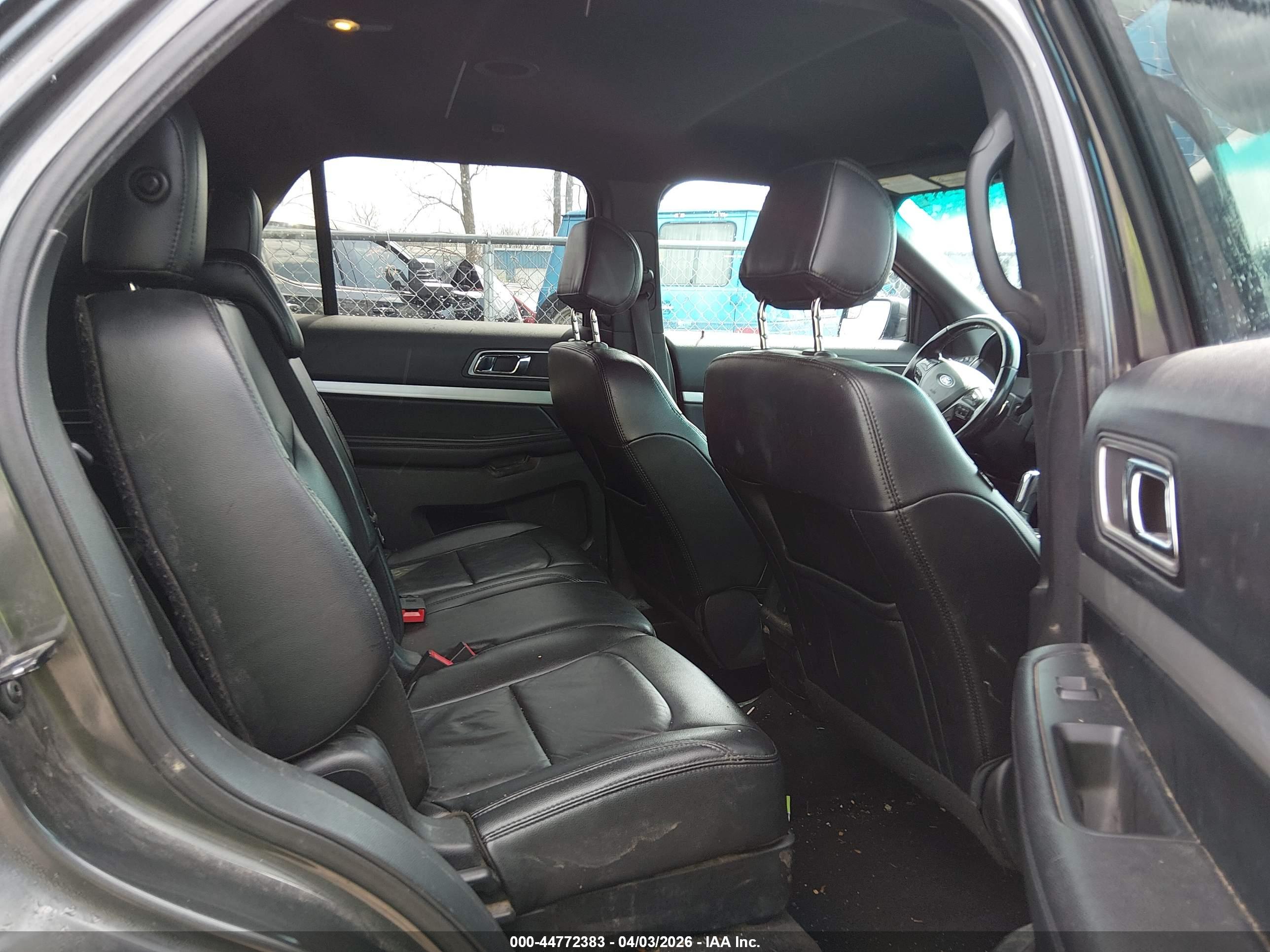 FORD EXPLORER image 8