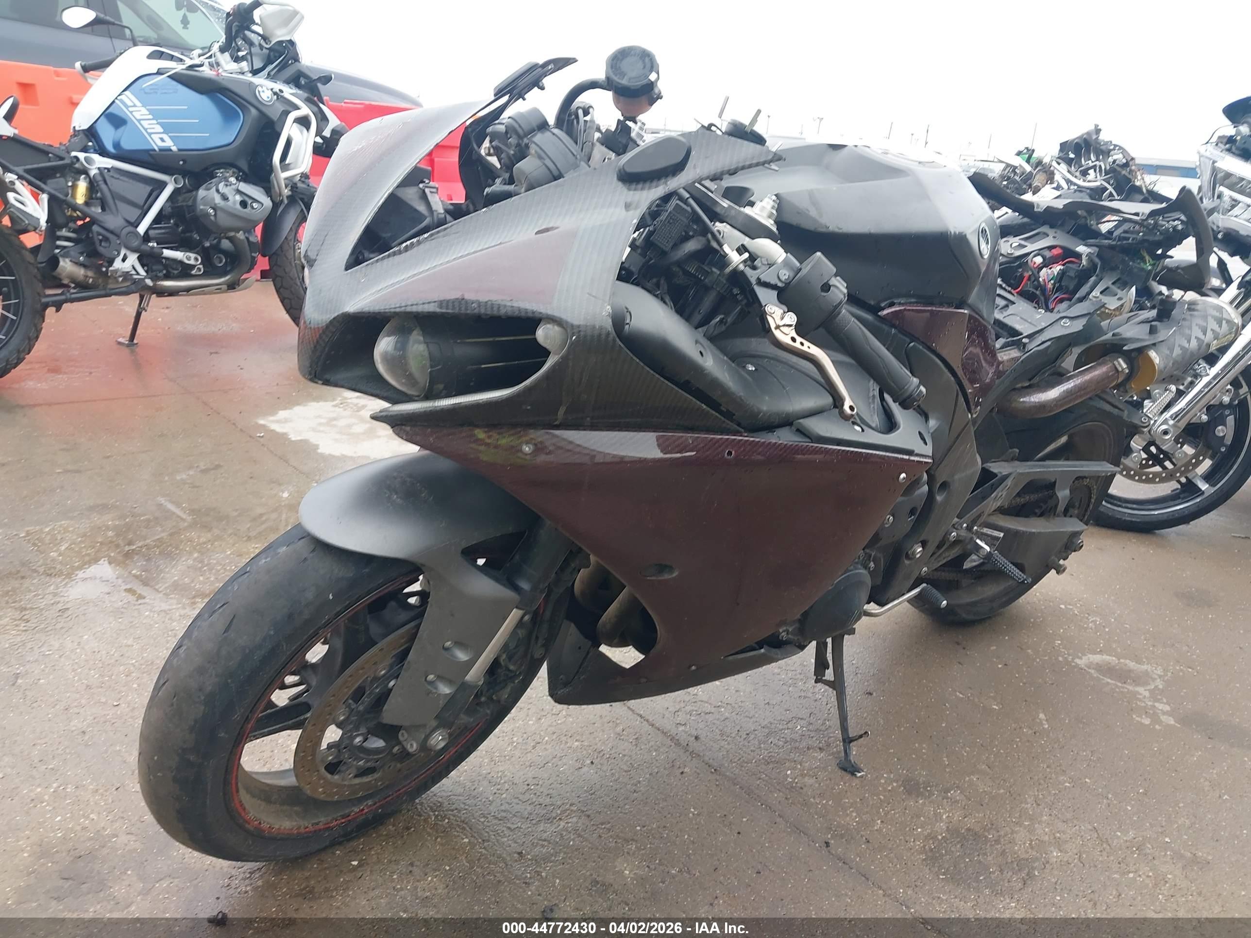 YAMAHA YZFR1 image 2