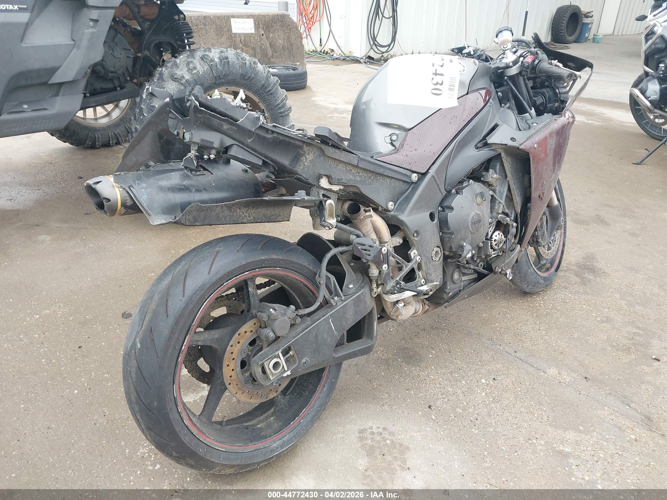 YAMAHA YZFR1 image 4