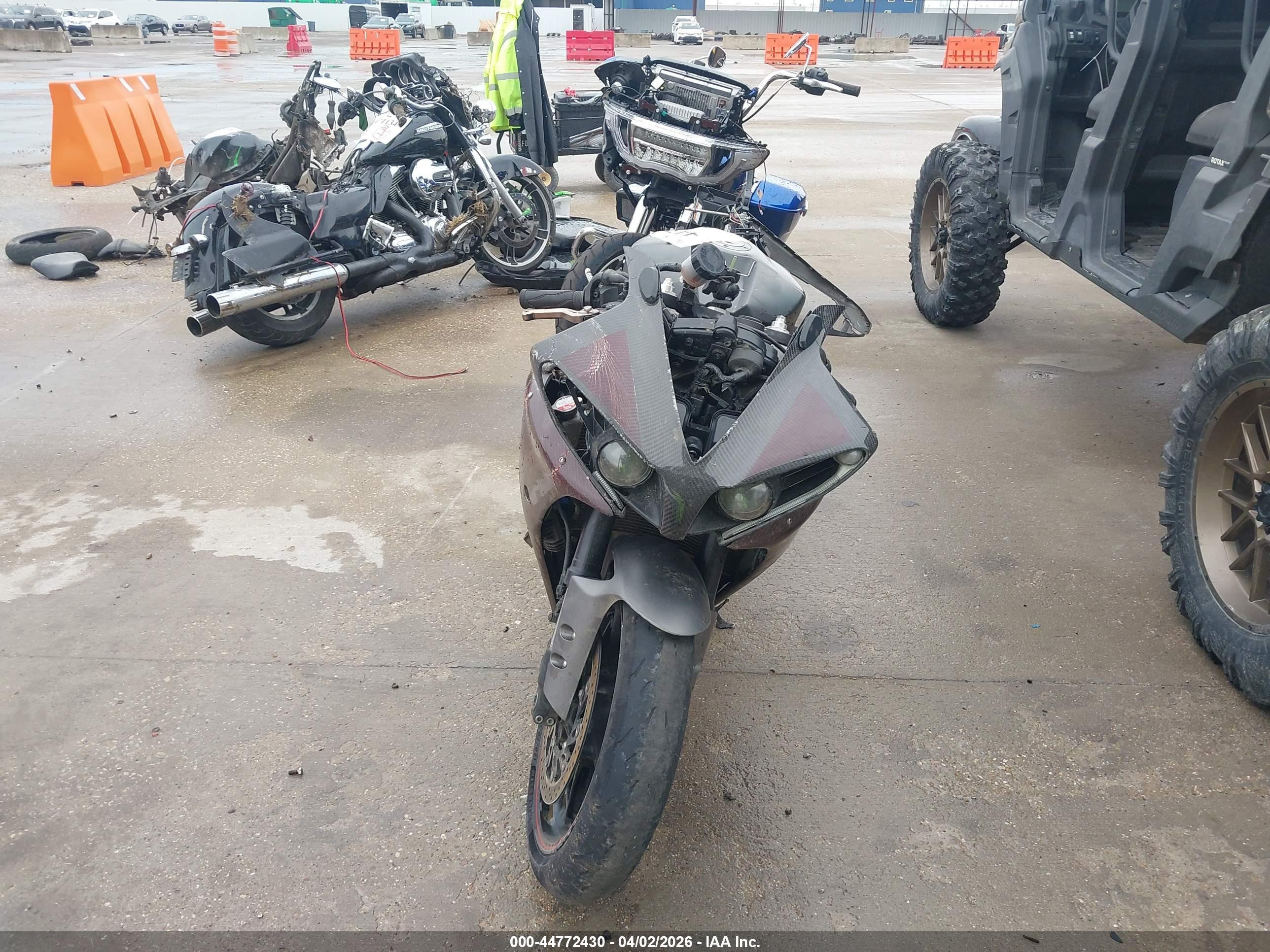 YAMAHA YZFR1 image 5