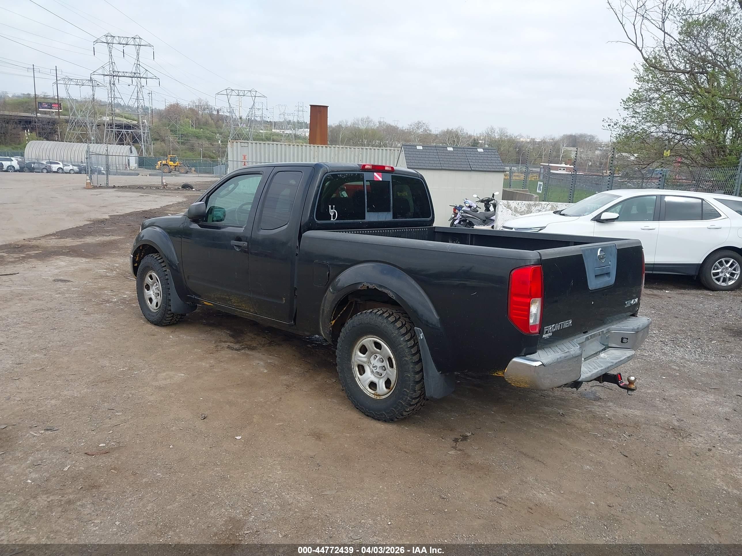 NISSAN FRONTIER image 3