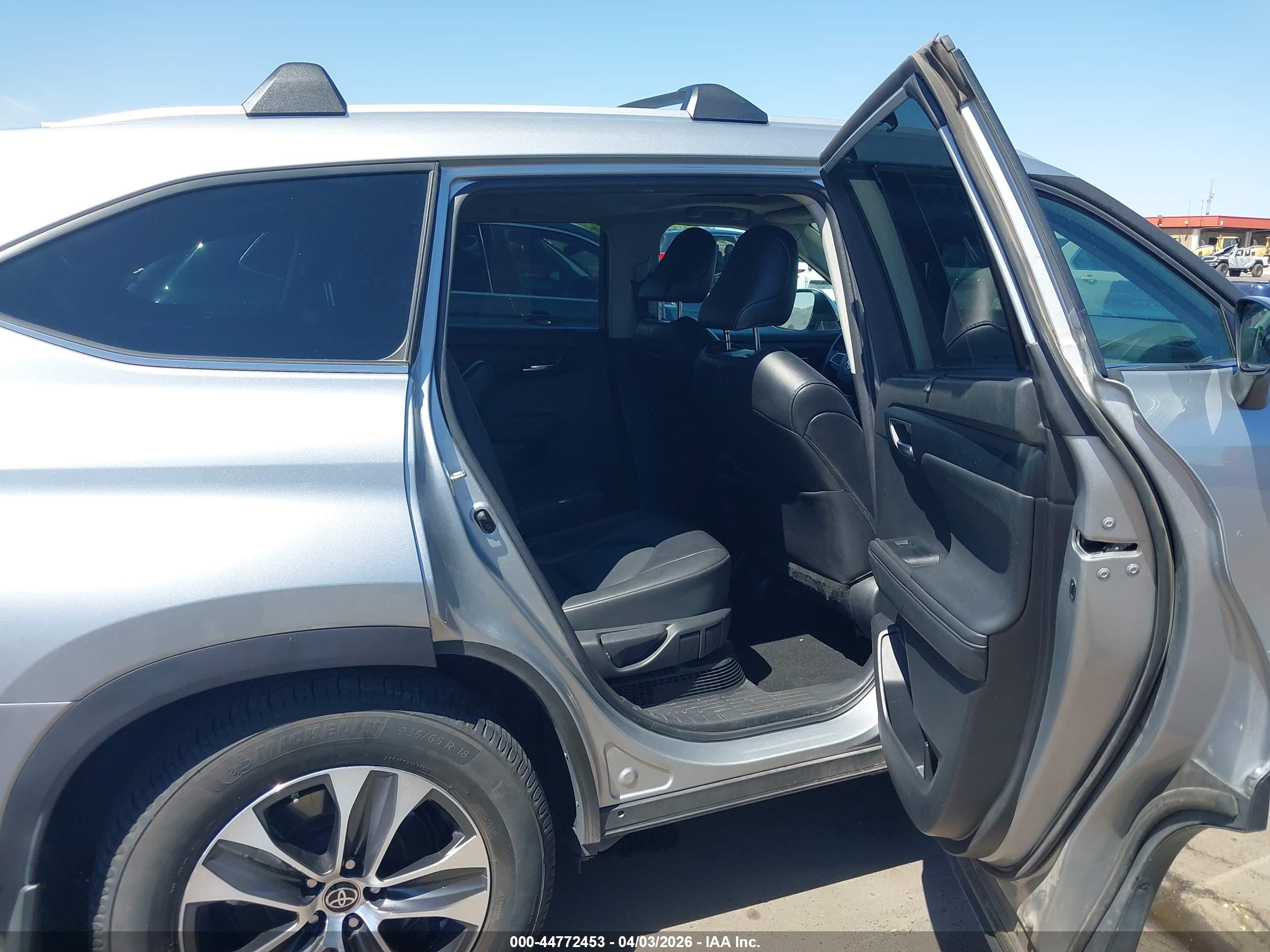 TOYOTA HIGHLANDER image 8
