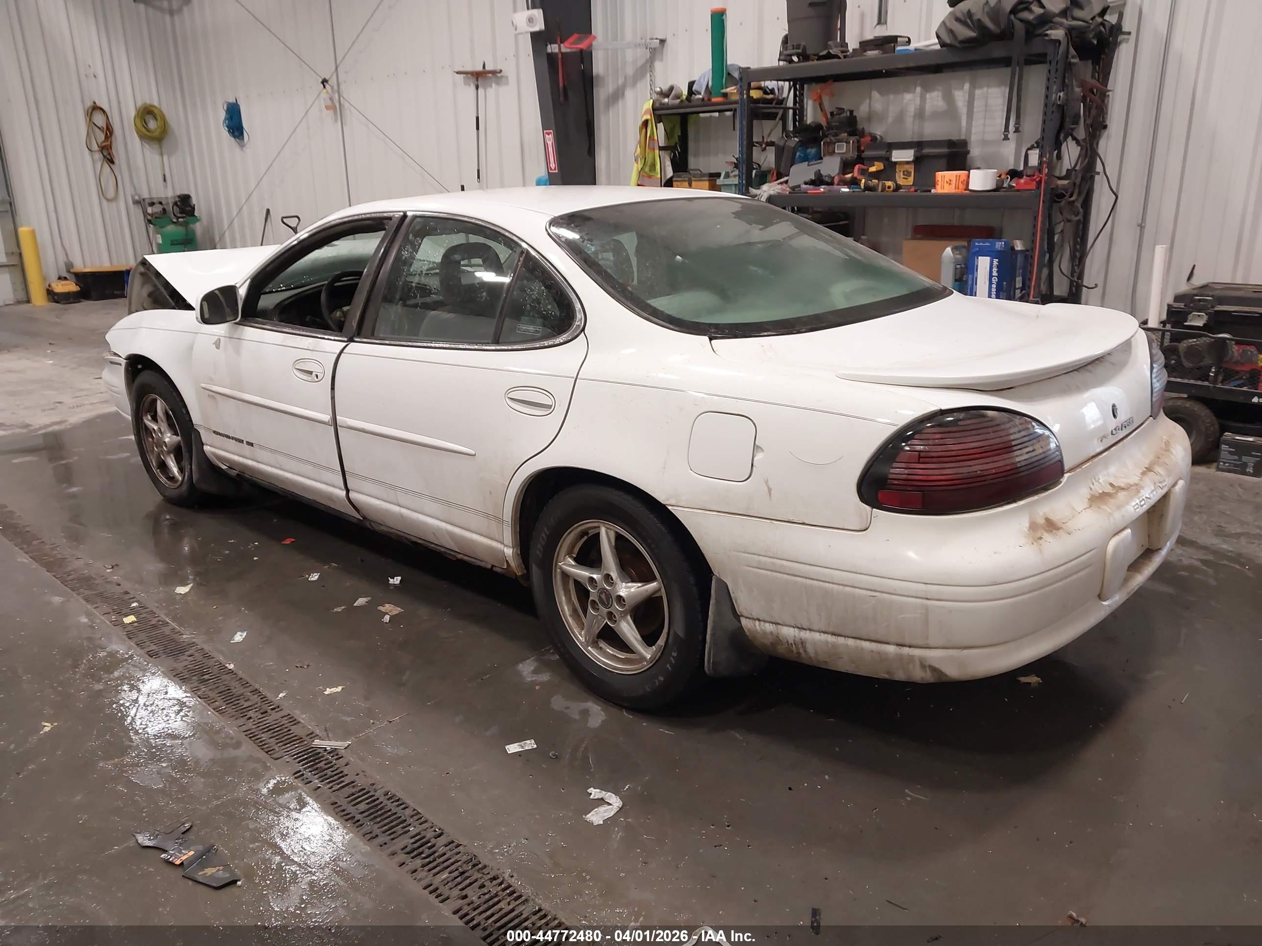 PONTIAC GRAND image 3
