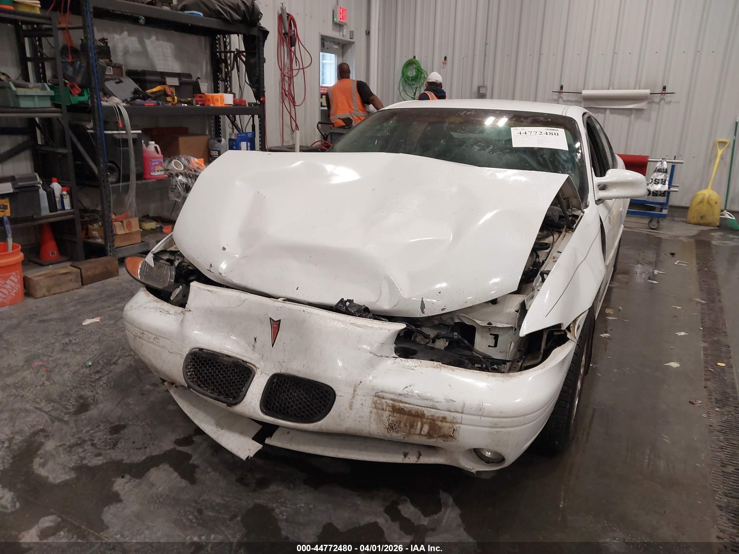PONTIAC GRAND image 6