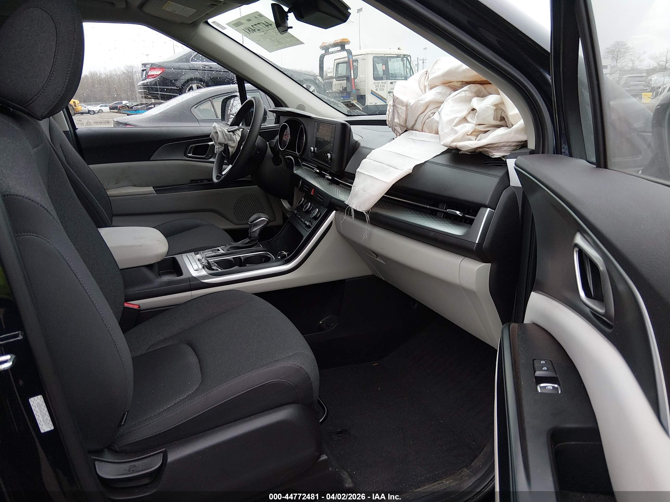 KIA CARNIVAL image 5