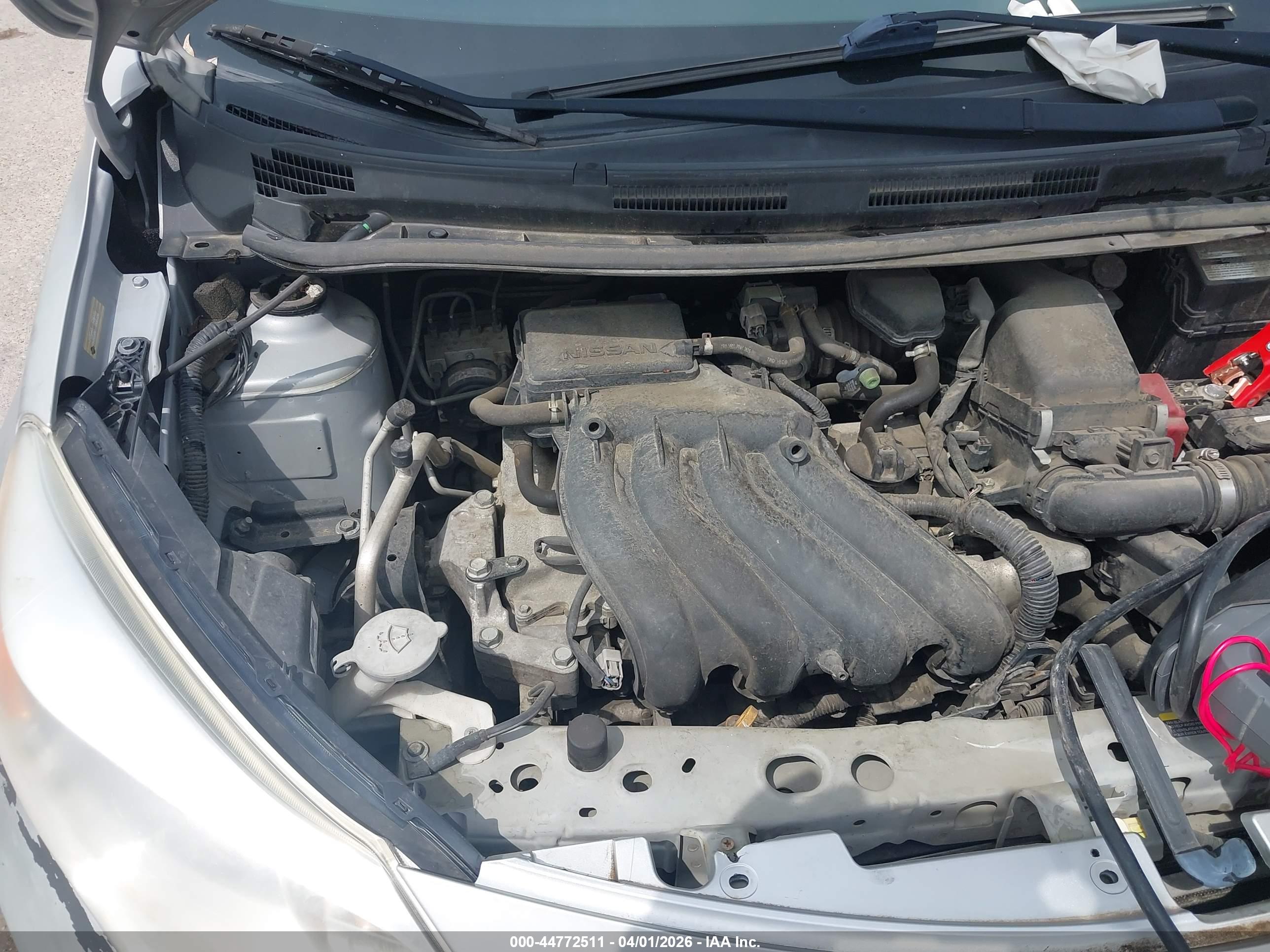 NISSAN VERSA image 10
