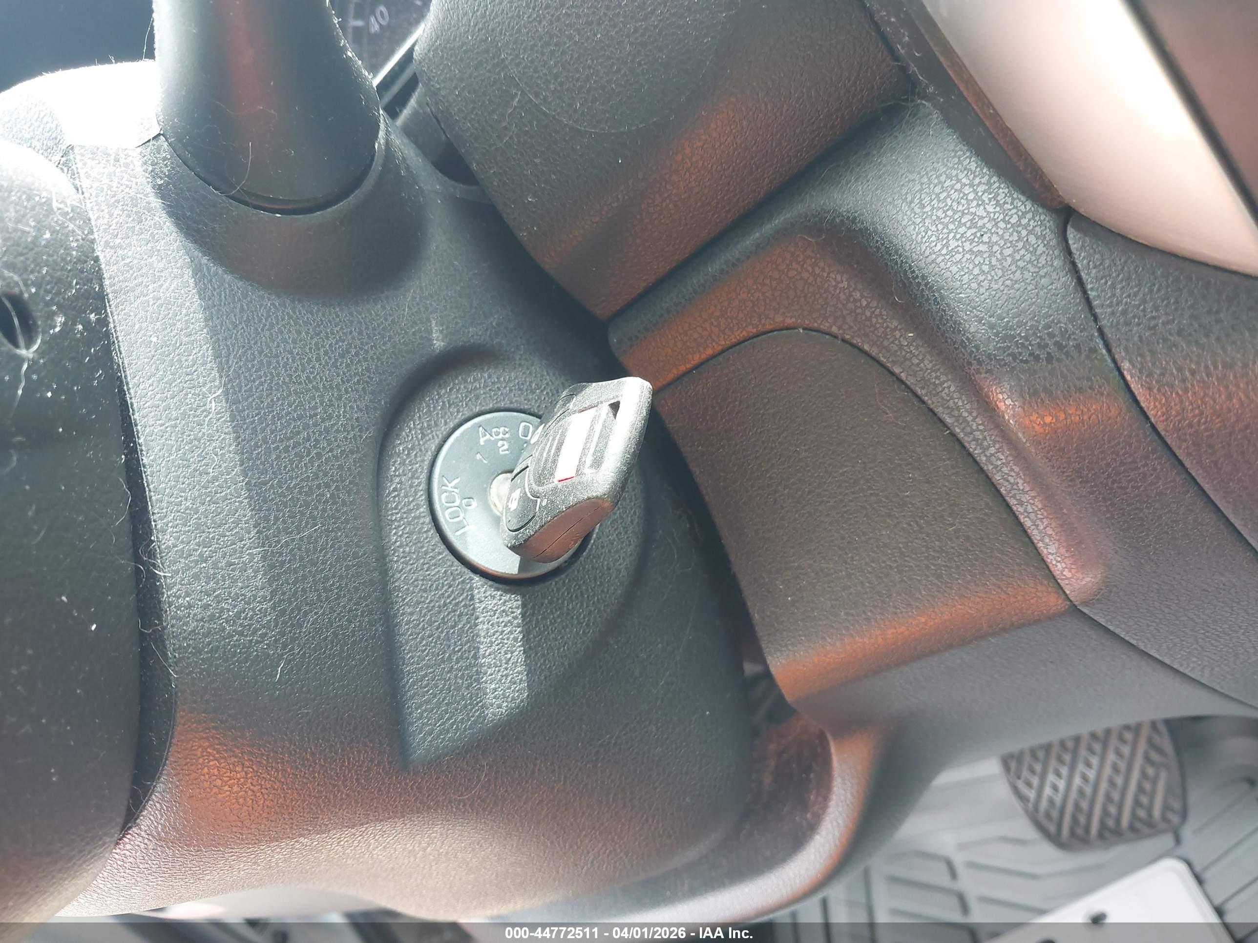 NISSAN VERSA image 11