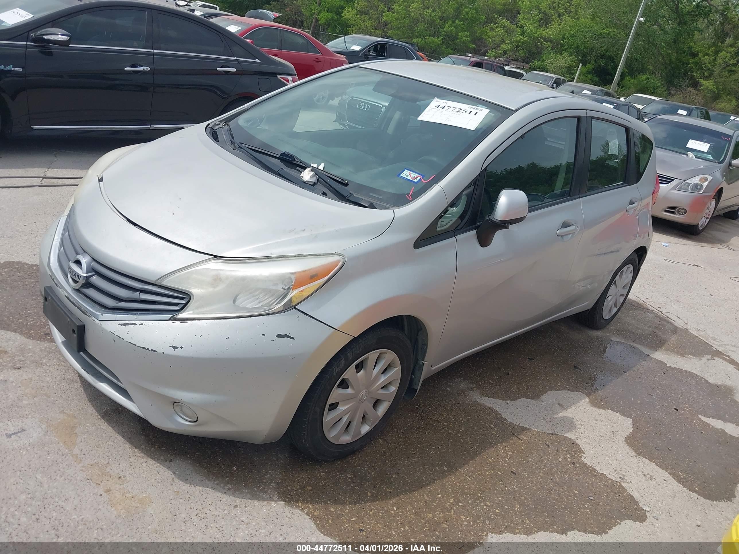 NISSAN VERSA image 2