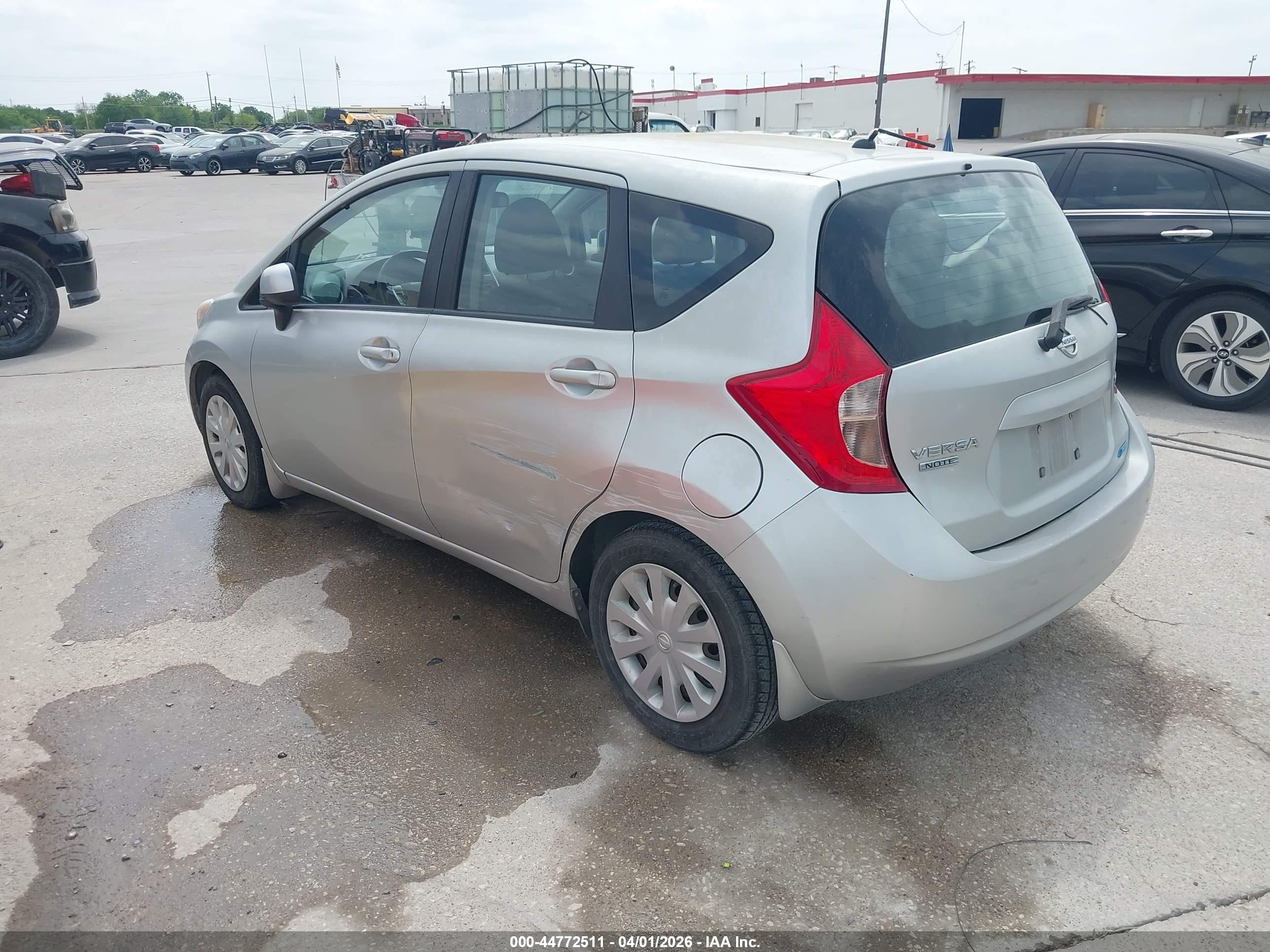 NISSAN VERSA image 3