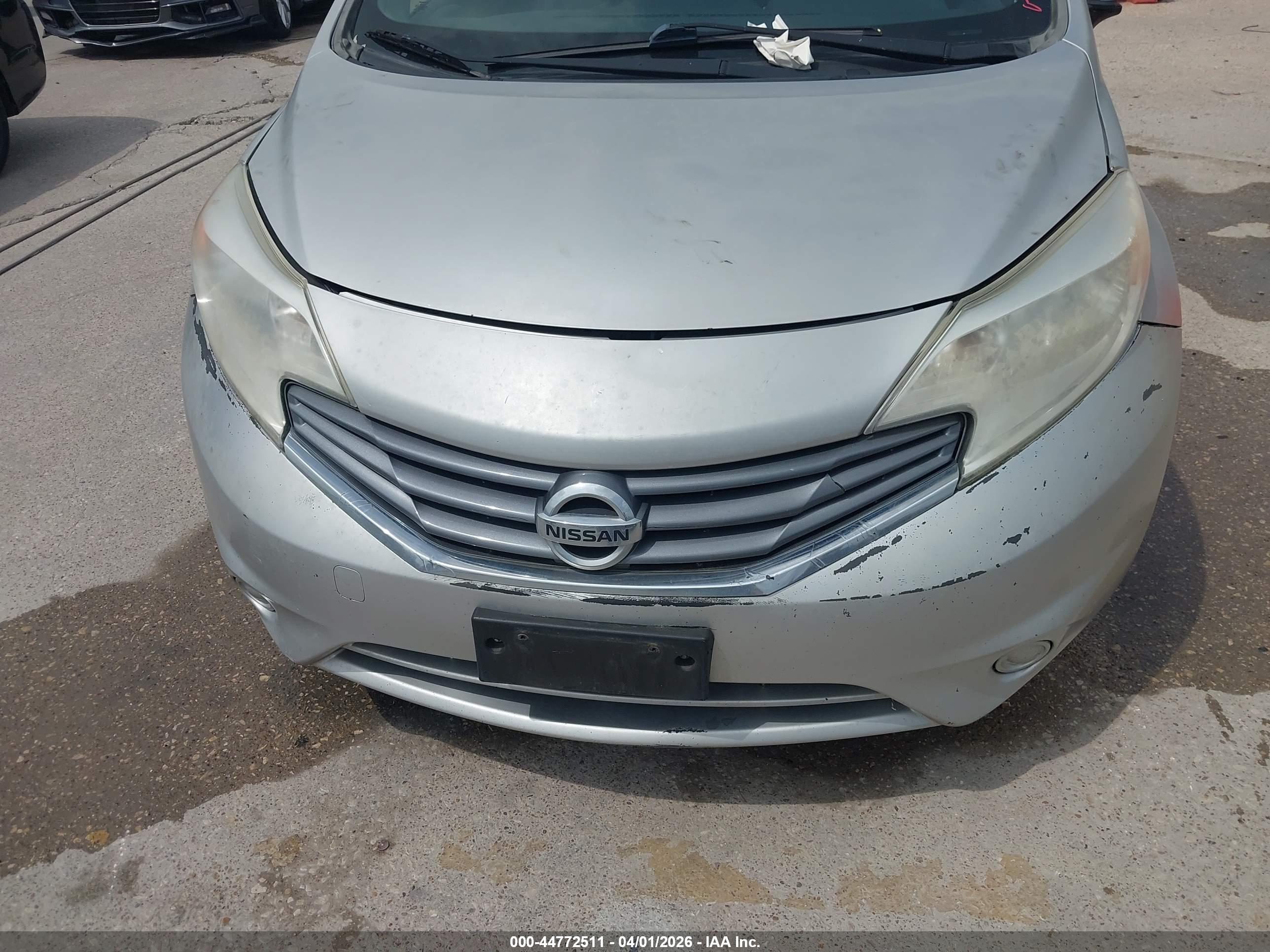 NISSAN VERSA image 6