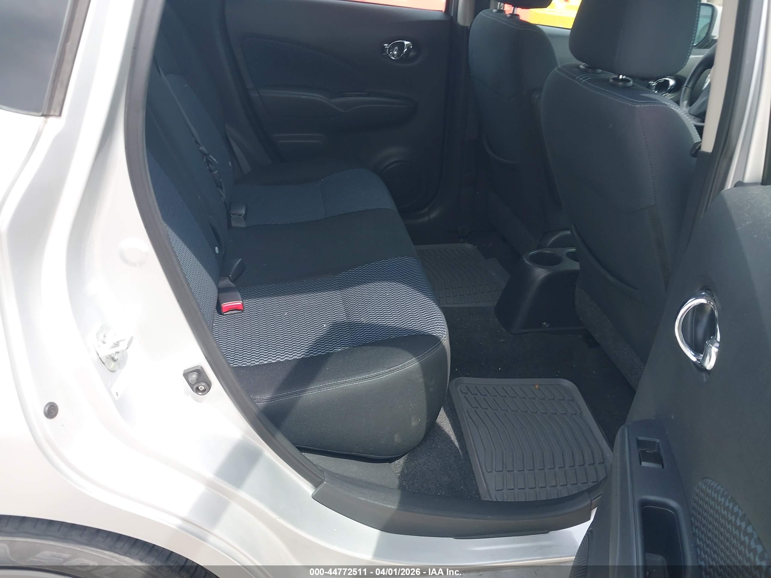 NISSAN VERSA image 8