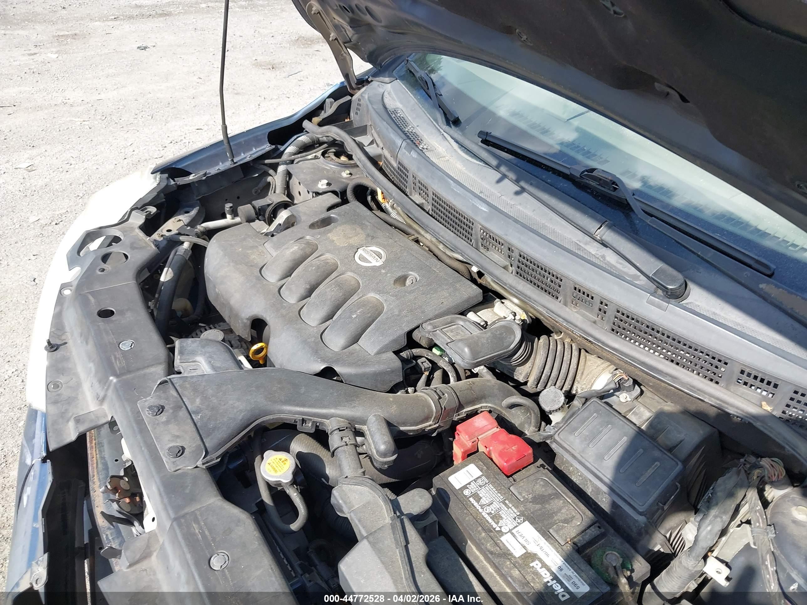 NISSAN VERSA image 10