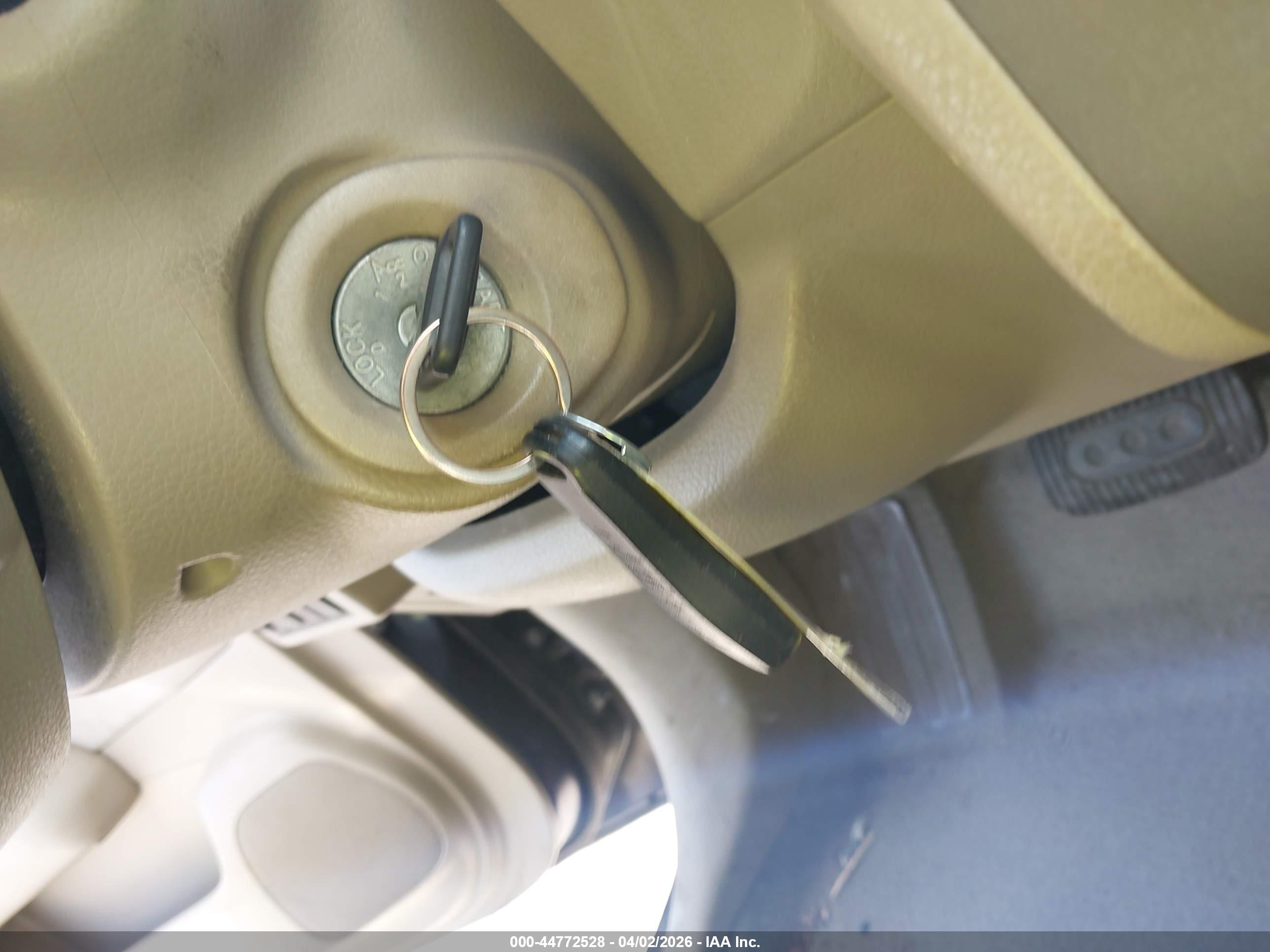 NISSAN VERSA image 11